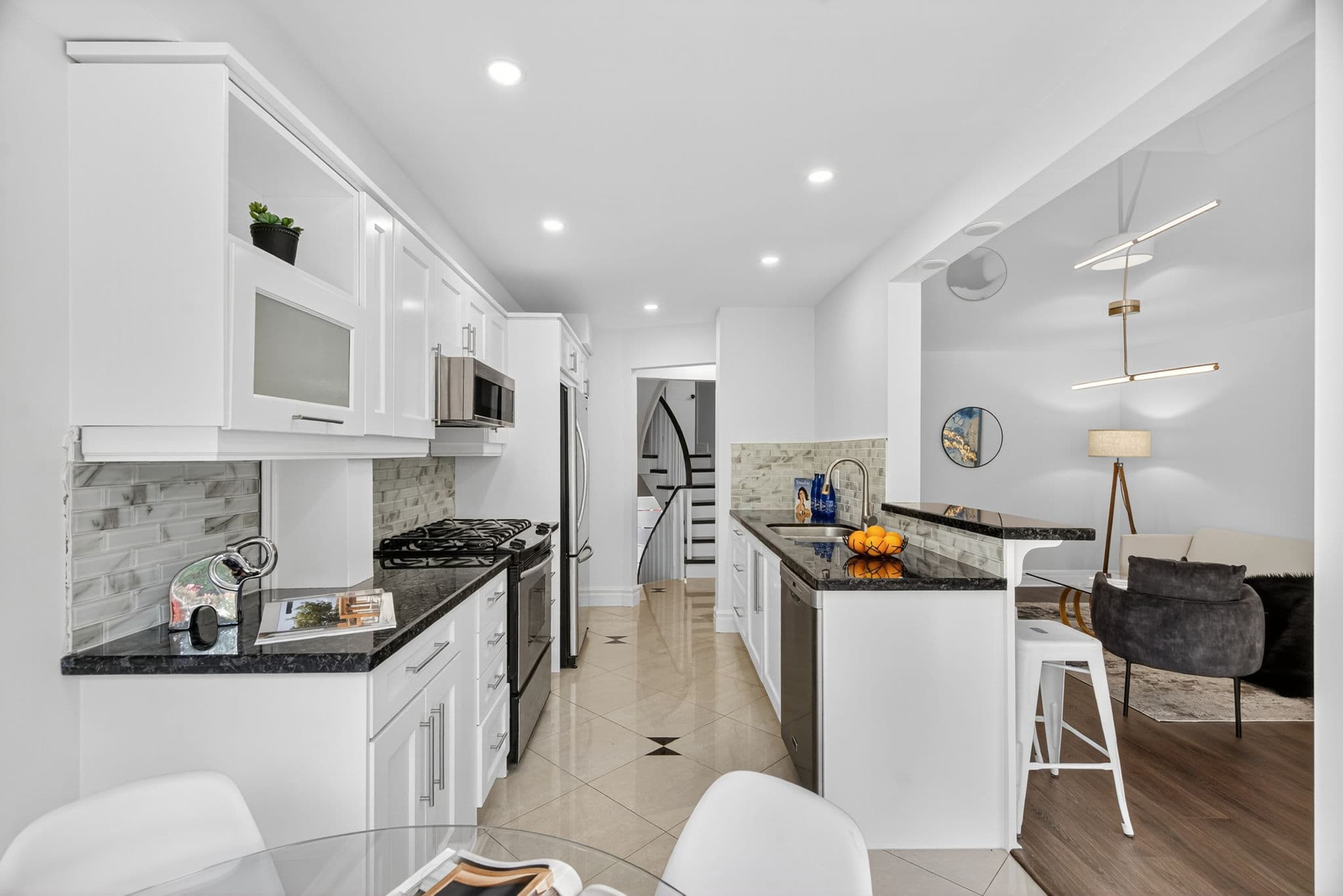 48 Beaumont Pl Vaughan, ON L4J 4X2