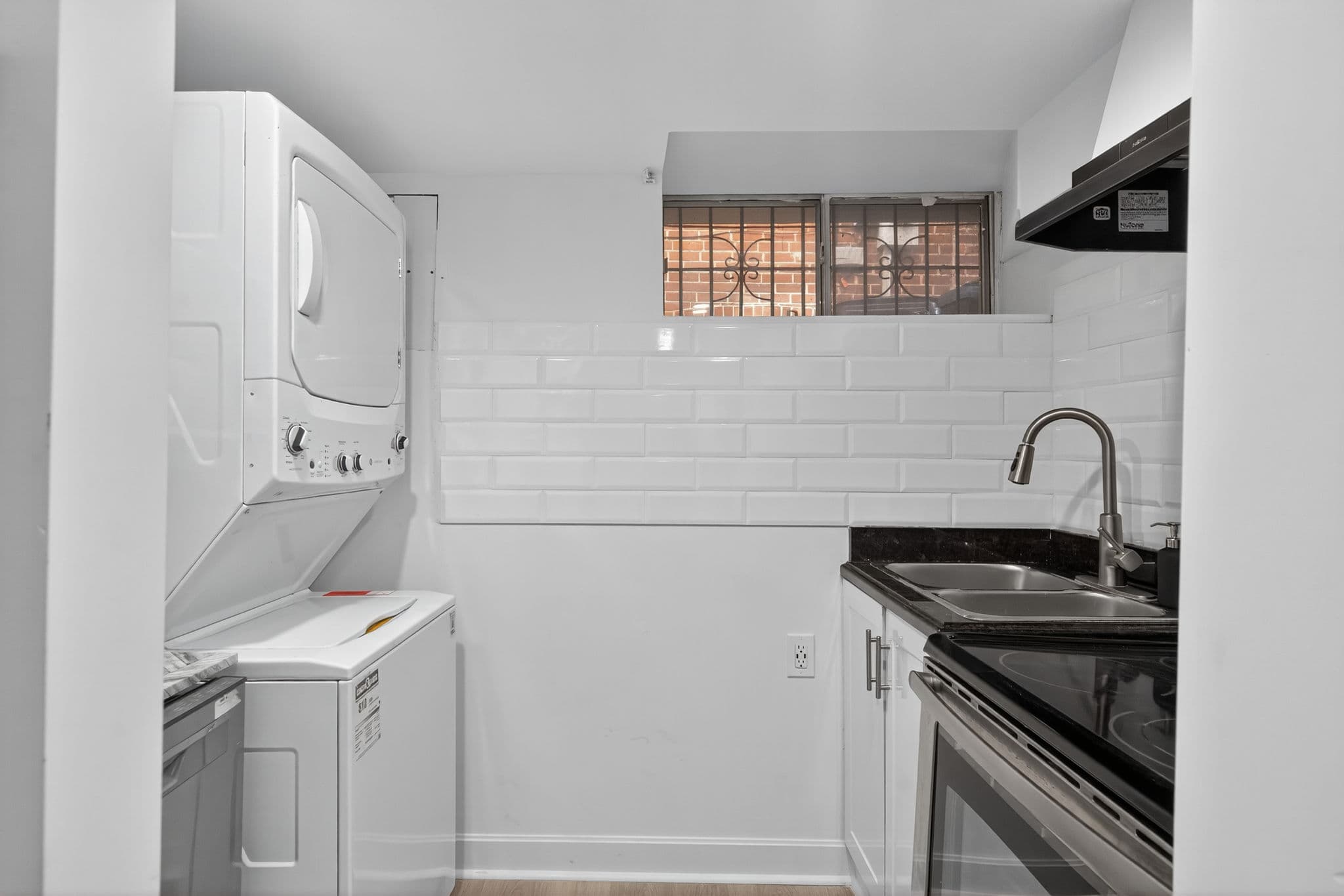 485 Spadina Rd Basement Toronto, ON M5P 2W6