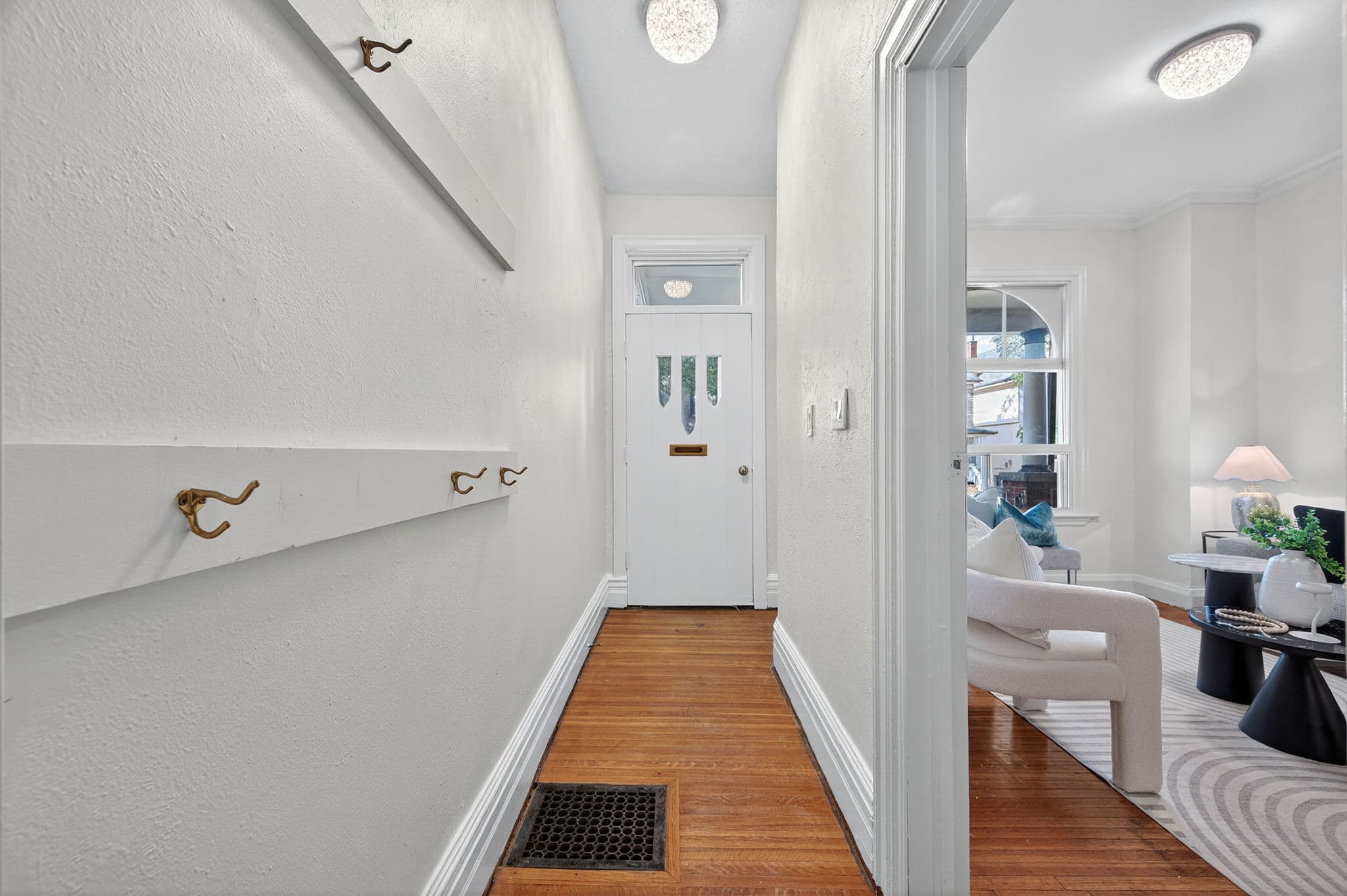487 Clendenan Ave Toronto, ON M6P 2X7