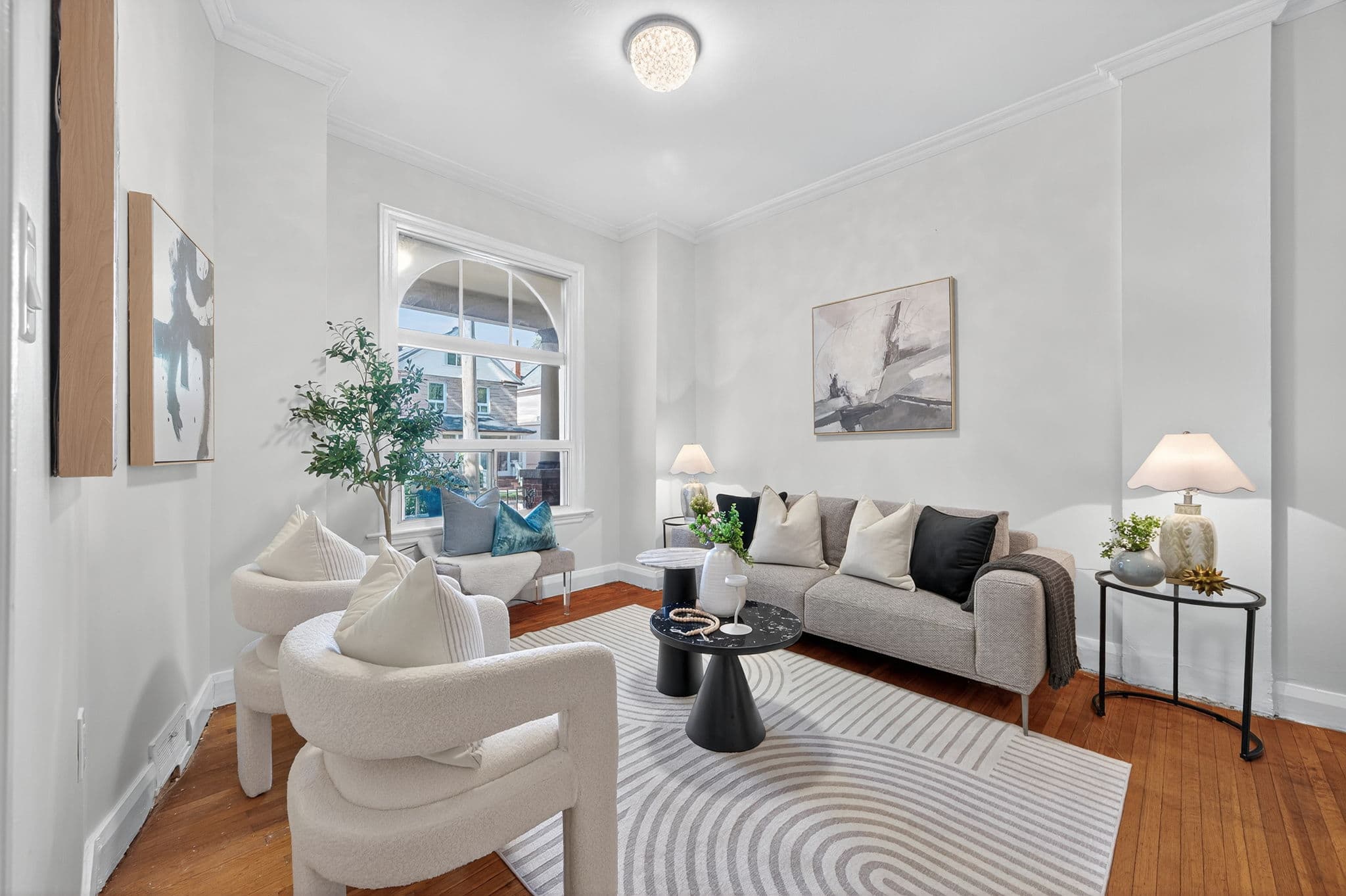 487 Clendenan Ave Toronto, ON M6P 2X7