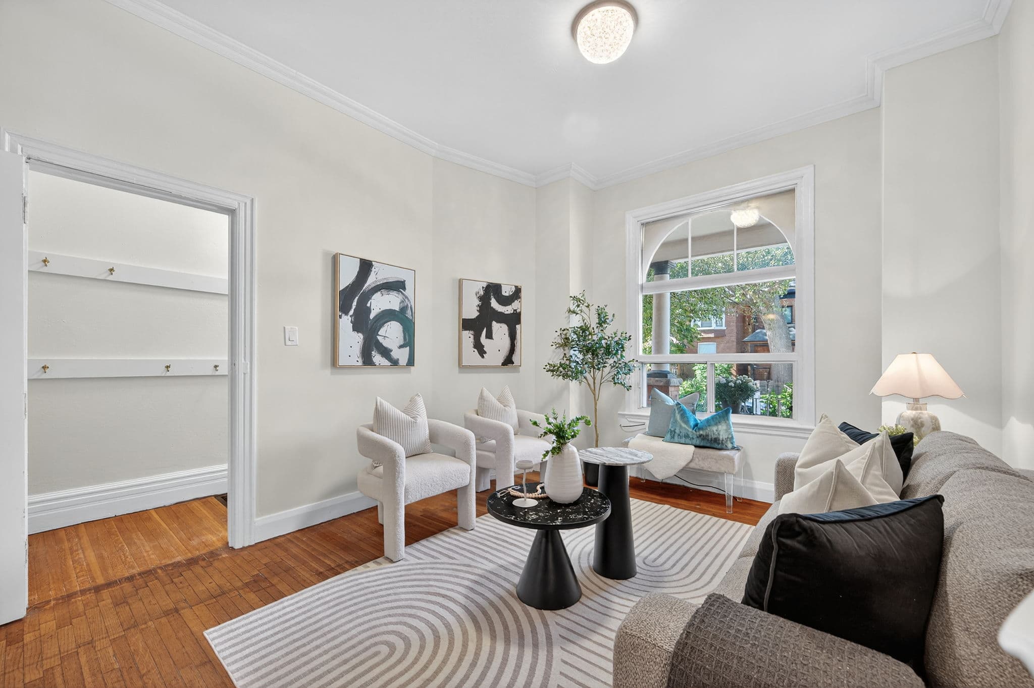 487 Clendenan Ave Toronto, ON M6P 2X7