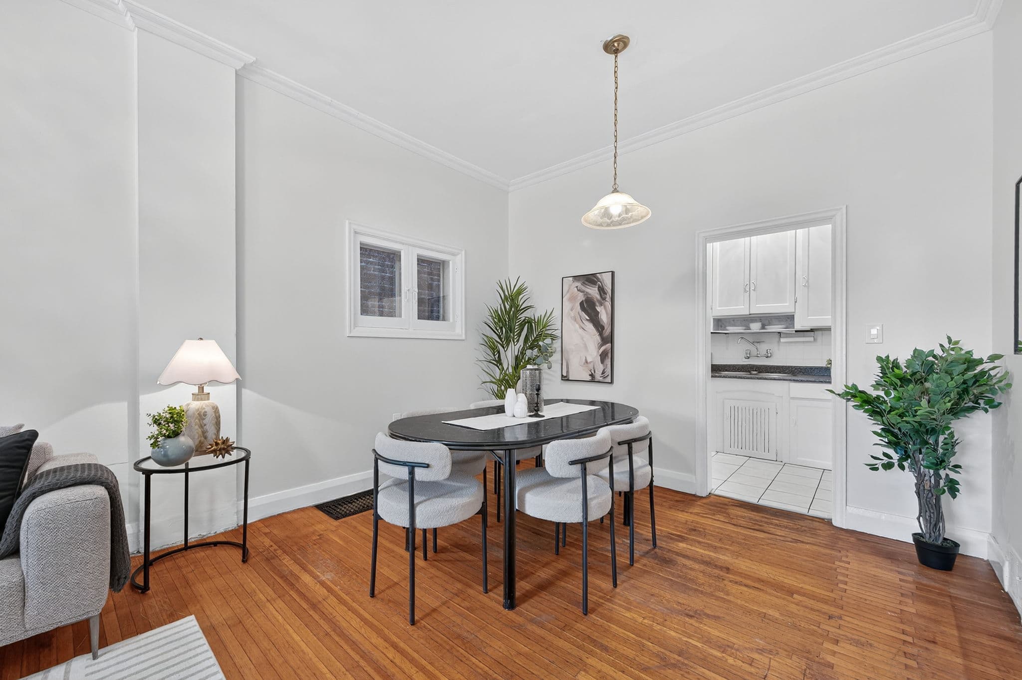 487 Clendenan Ave Toronto, ON M6P 2X7