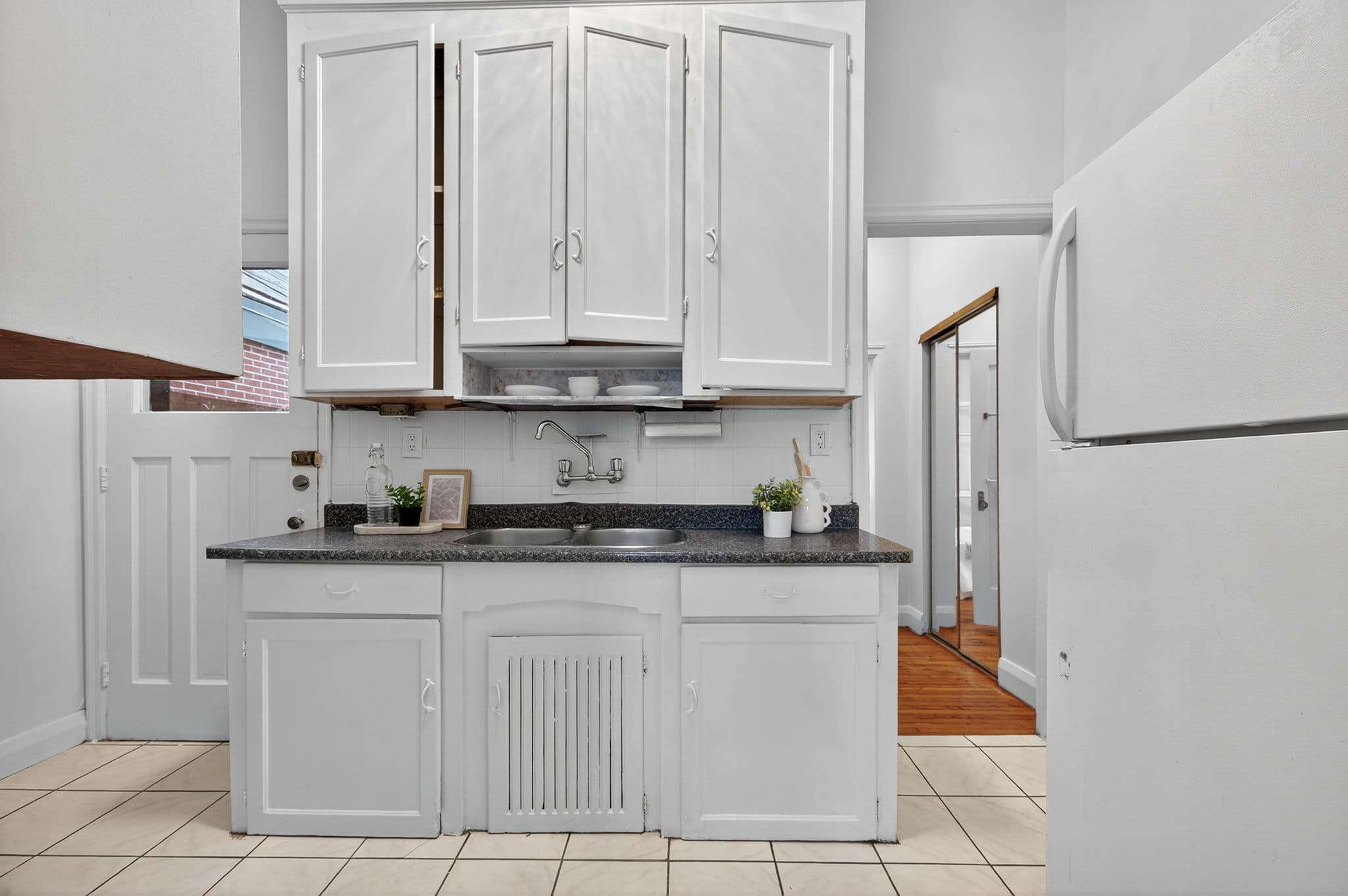 487 Clendenan Ave Toronto, ON M6P 2X7
