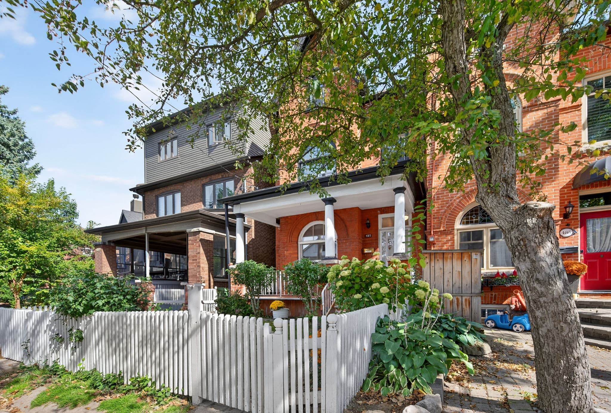 487 Clendenan Ave Toronto, ON M6P 2X7