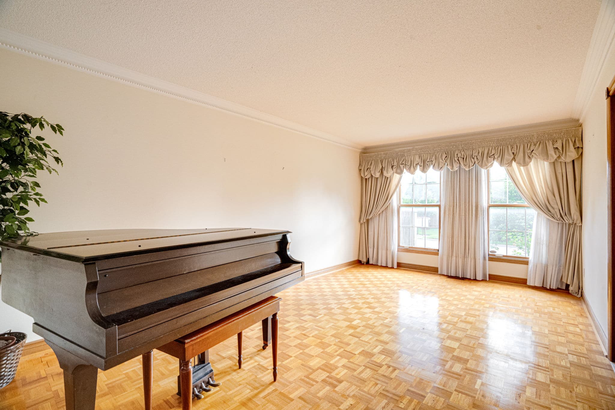 487 Palmer Ave Richmond Hill, ON L4B 3B9