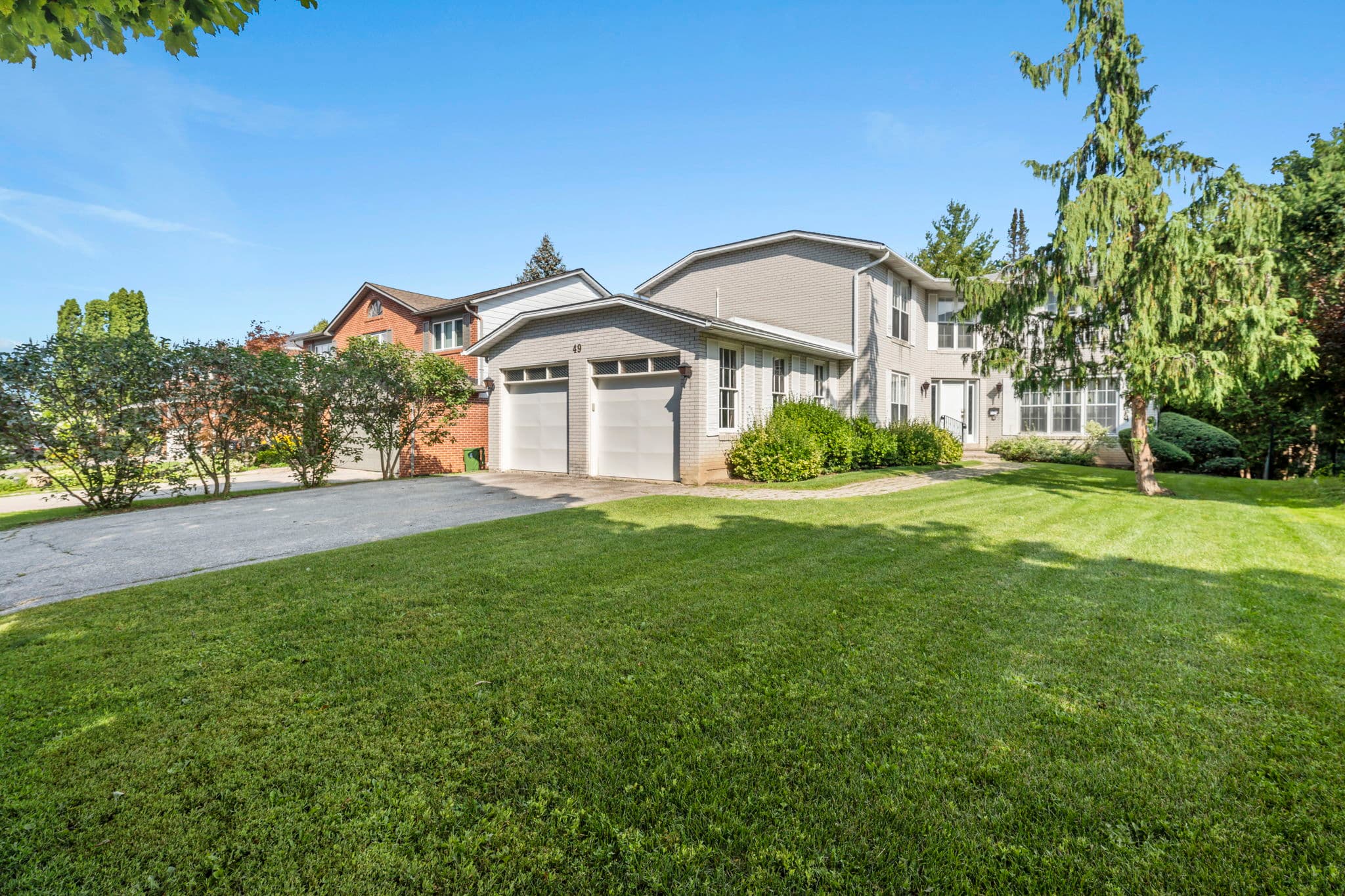 49 Abbeywood Trail Toronto, ON M3B 3B4