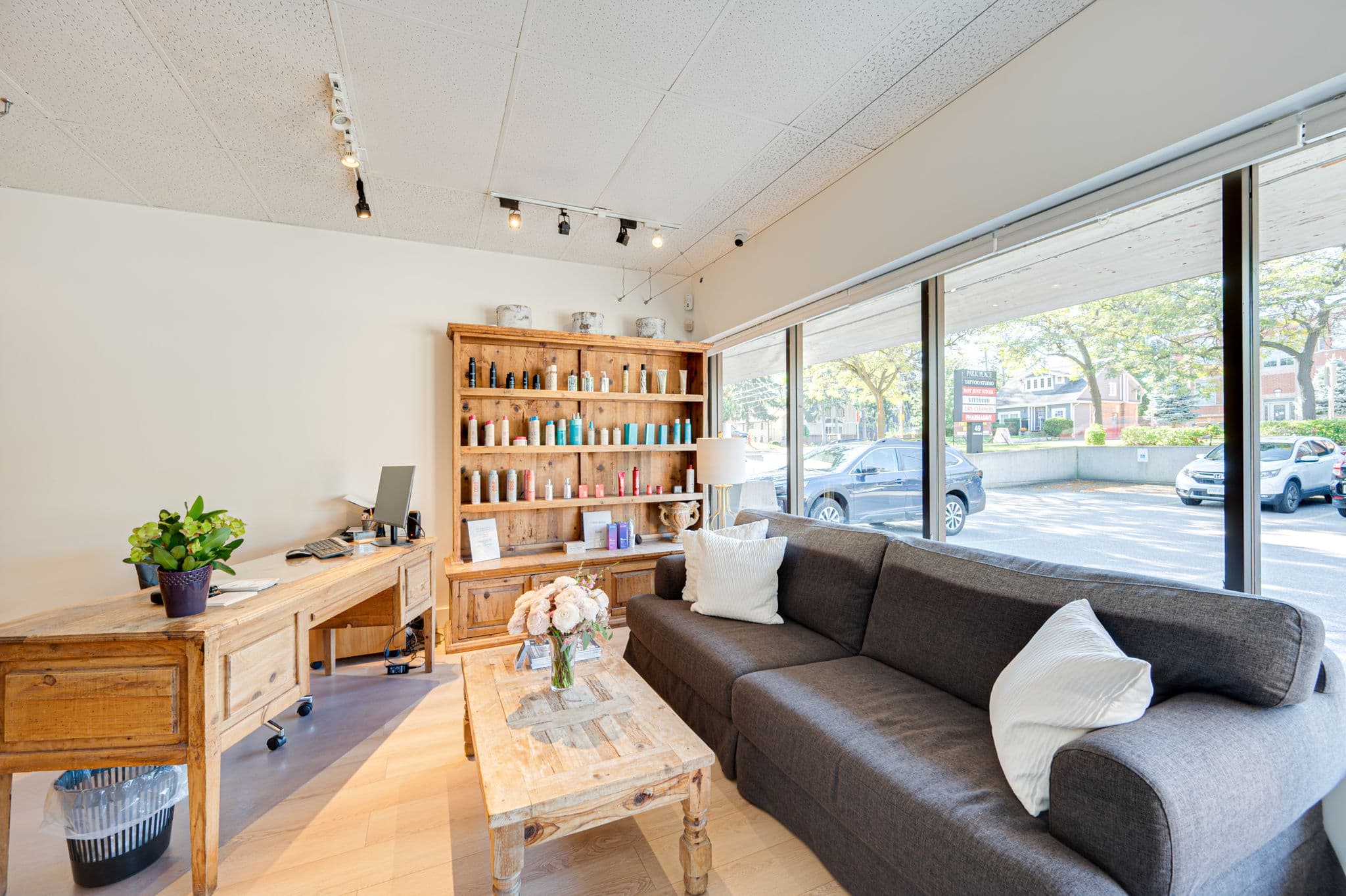 49 Mississauga Rd Mississauga, ON L5H 2H8