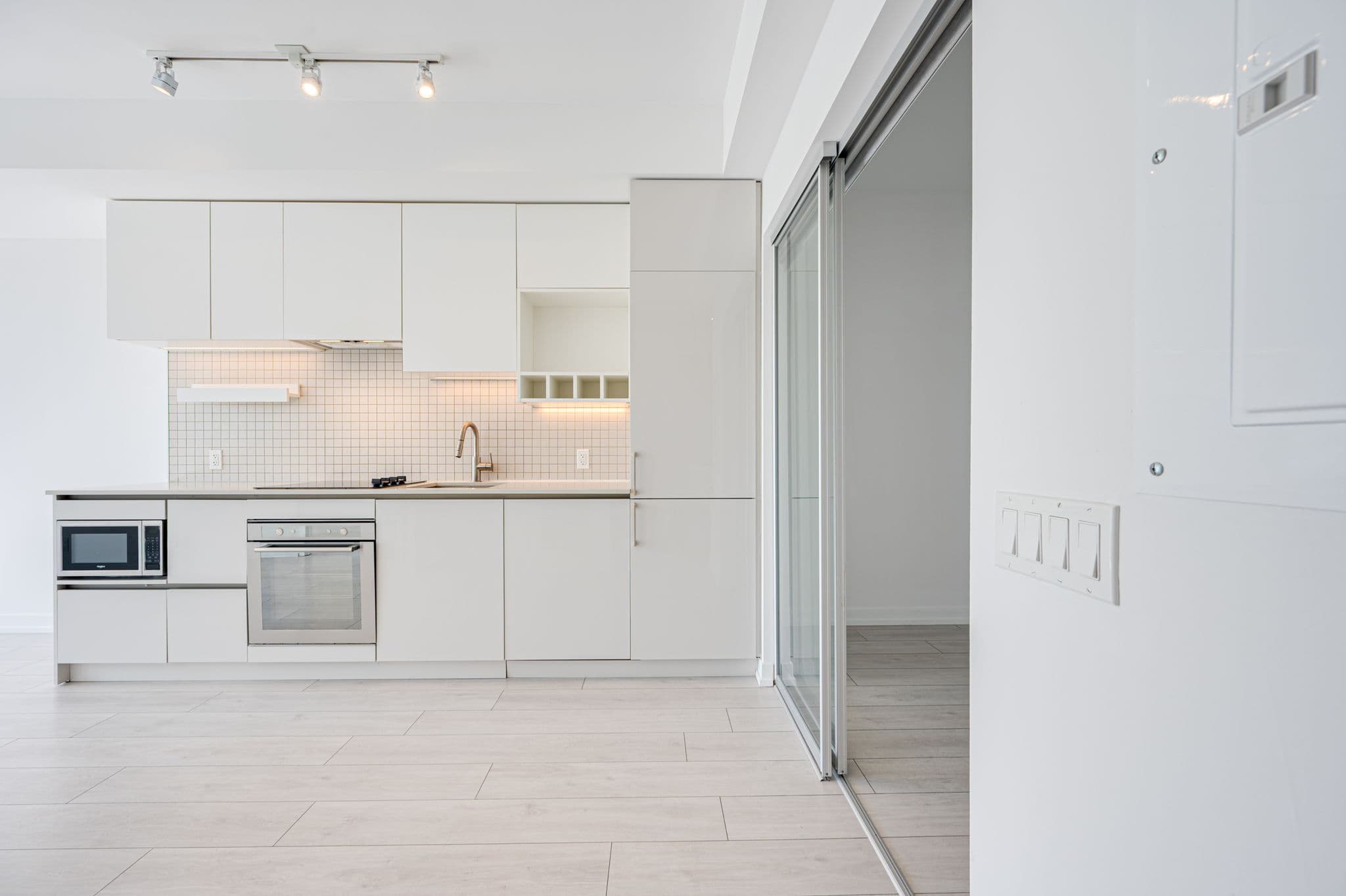 5 Buttermill Ave. Unit 1506 Vaughan, ON L4K 0J5