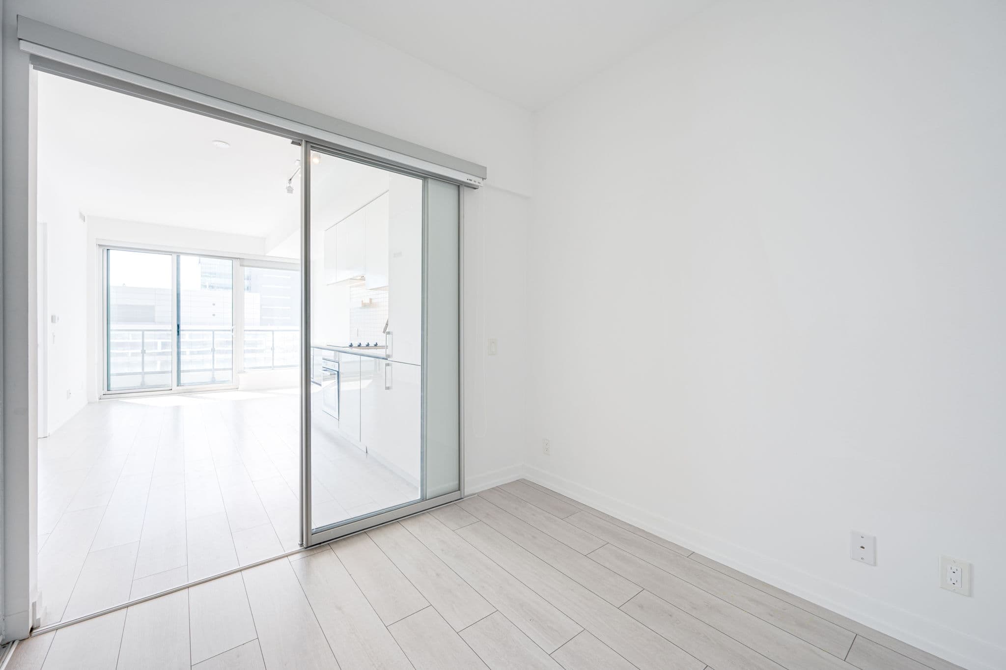 5 Buttermill Ave. Unit 1506 Vaughan, ON L4K 0J5