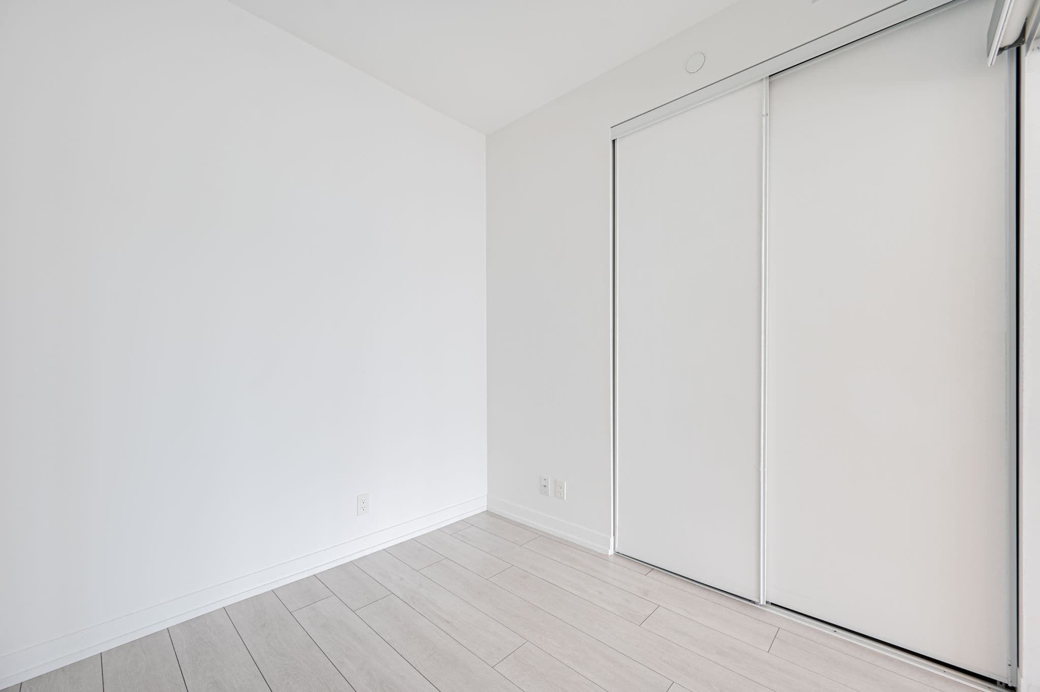 5 Buttermill Ave. Unit 1506 Vaughan, ON L4K 0J5