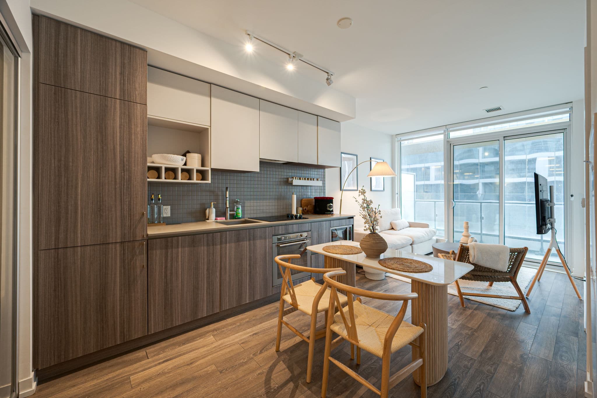 5 Buttermill Ave. Unit 306 Vaughan, ON L5W 1B6