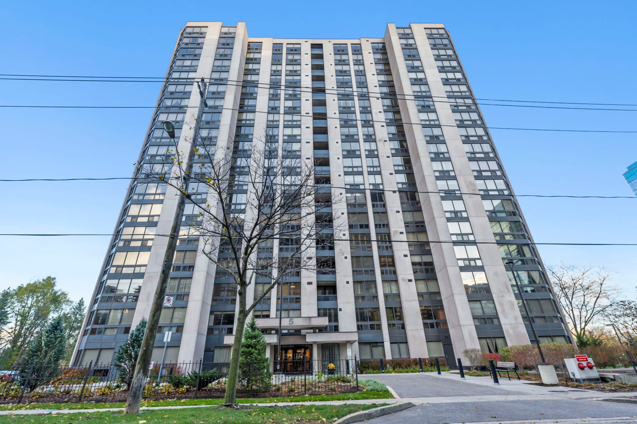 5 Kenneth Ave Unit 908 Toronto, ON M2N 6M7