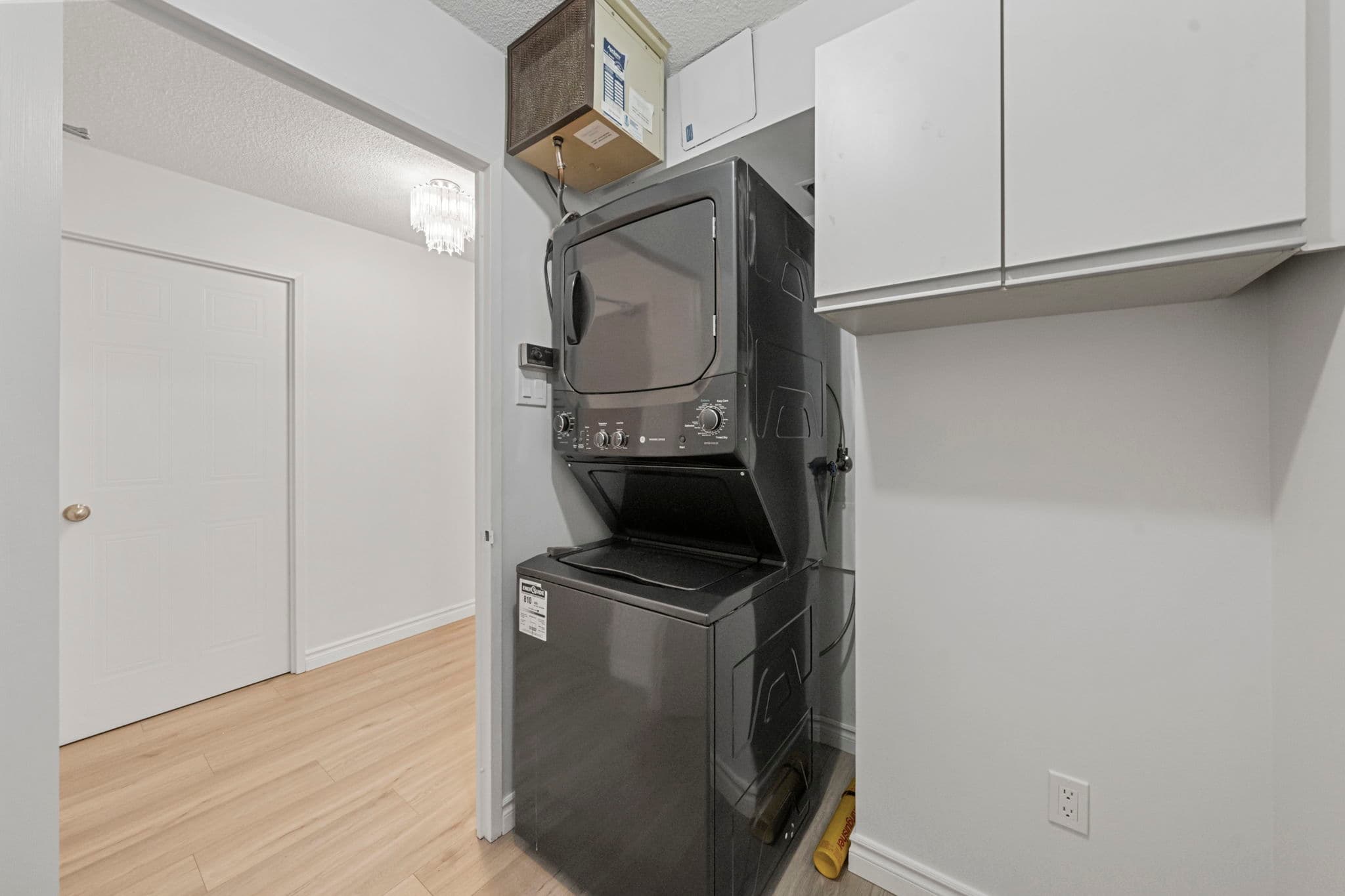 5 Kenneth Ave Unit 908 Toronto, ON M2N 6M7