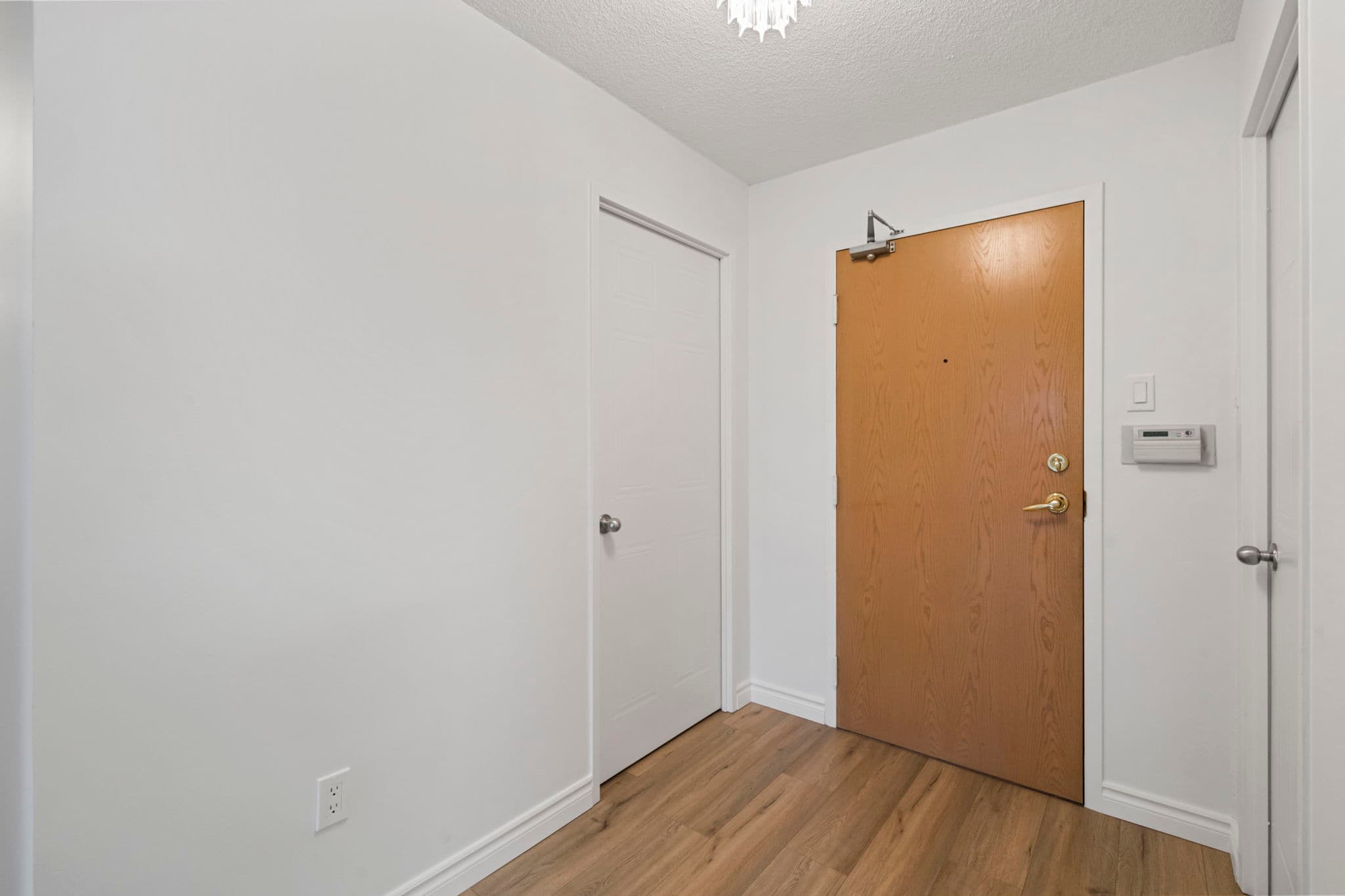 5 Kenneth Ave Unit 908 Toronto, ON M2N 6M7