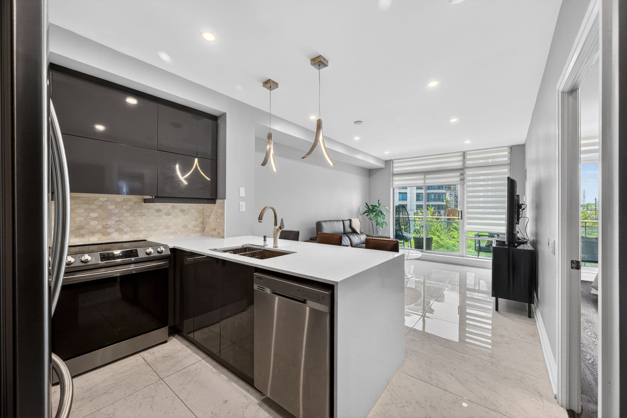 5 Marine Parade Dr Unit 411 Toronto, ON M8V 4B4