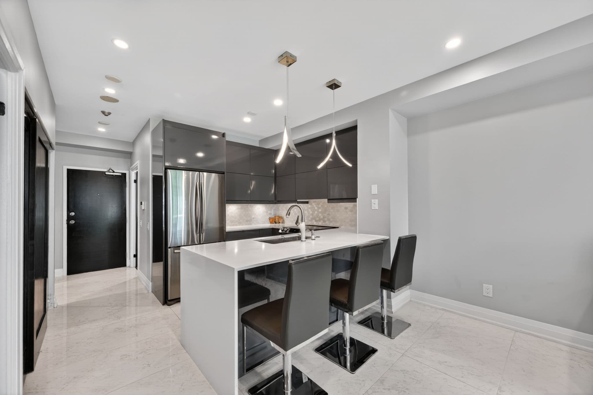 5 Marine Parade Dr Unit 411 Toronto, ON M8V 4B4