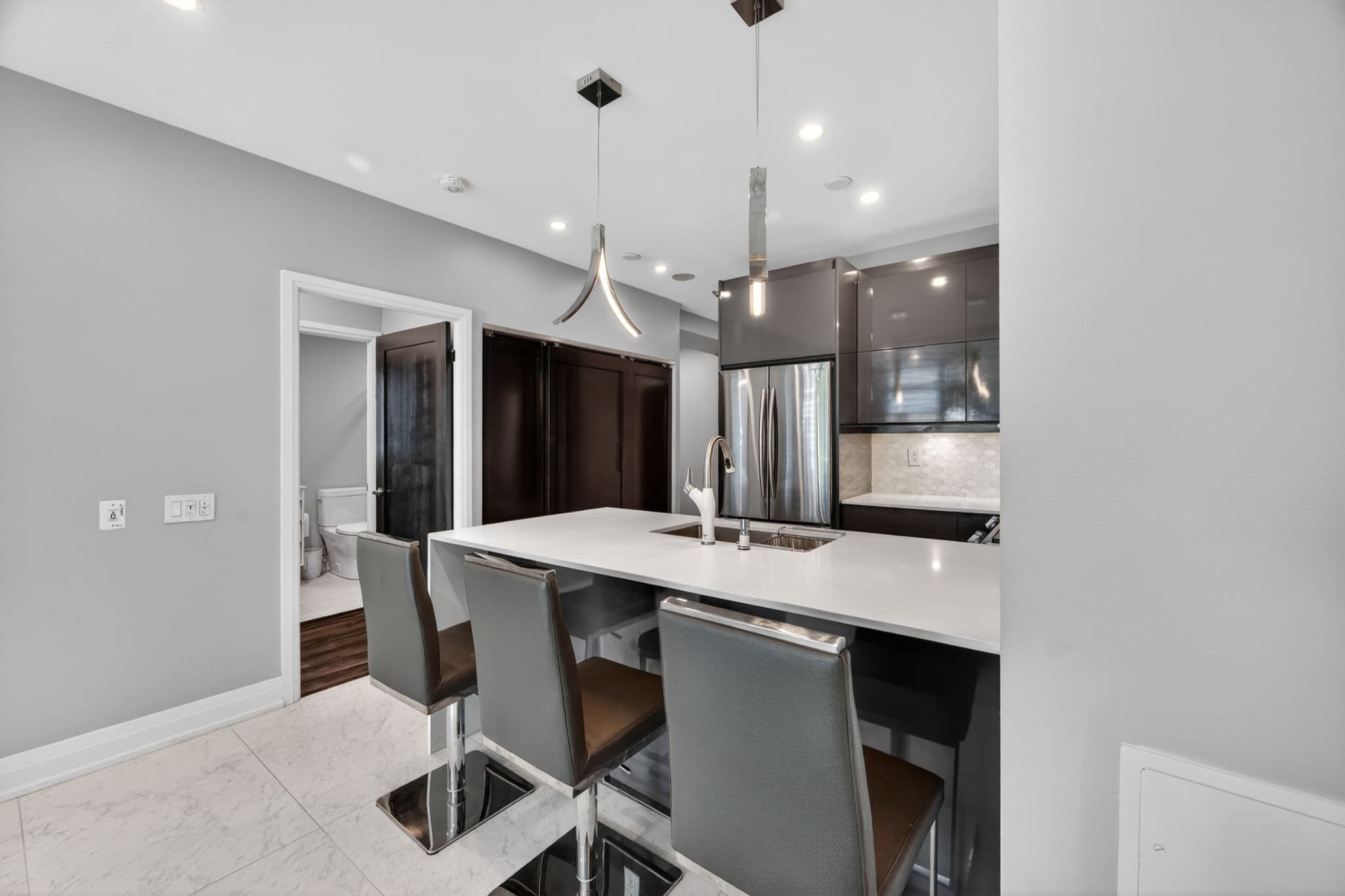 5 Marine Parade Dr Unit 411 Toronto, ON M8V 4B4