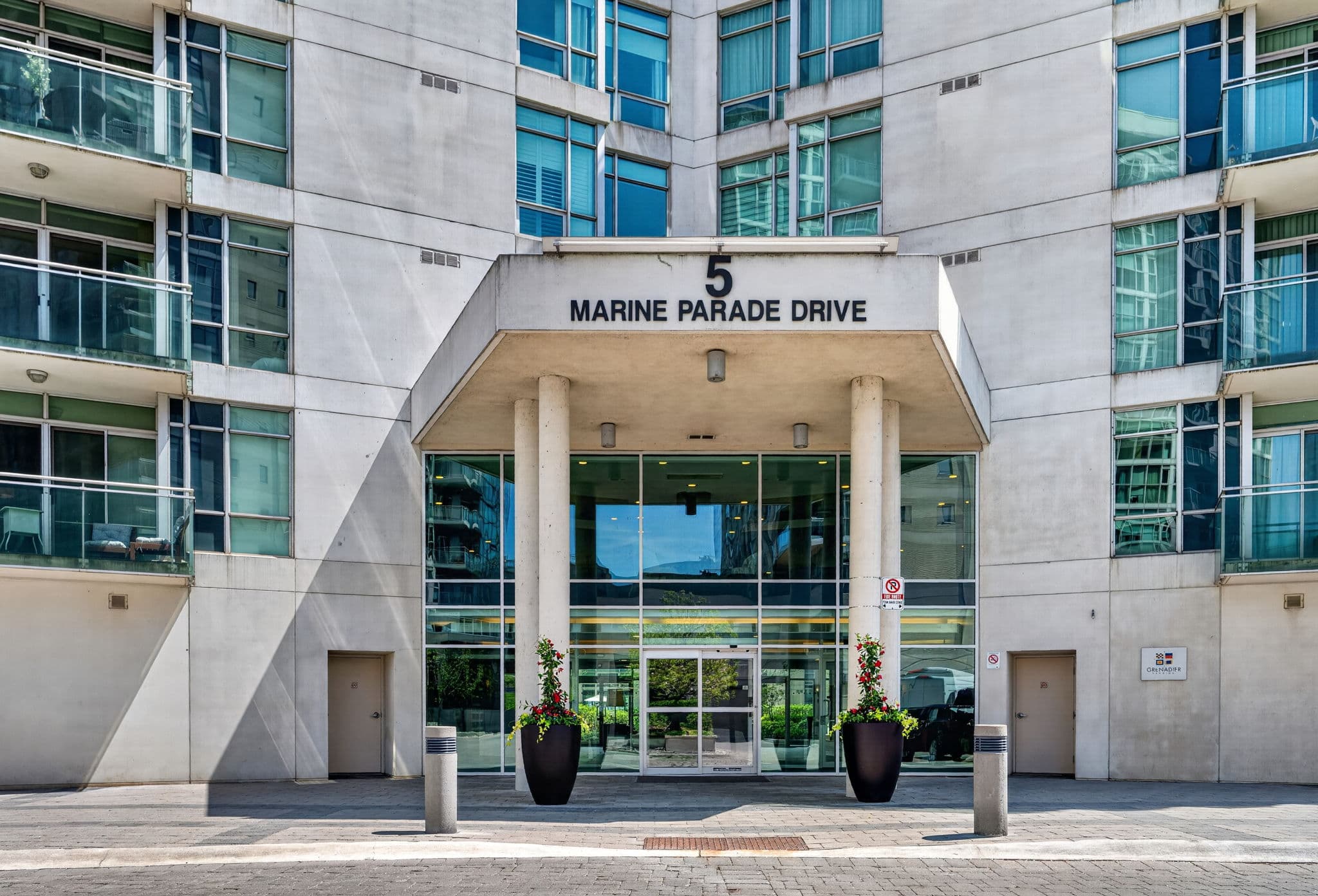 5 Marine Parade Dr Unit 411 Toronto, ON M8V 4B4