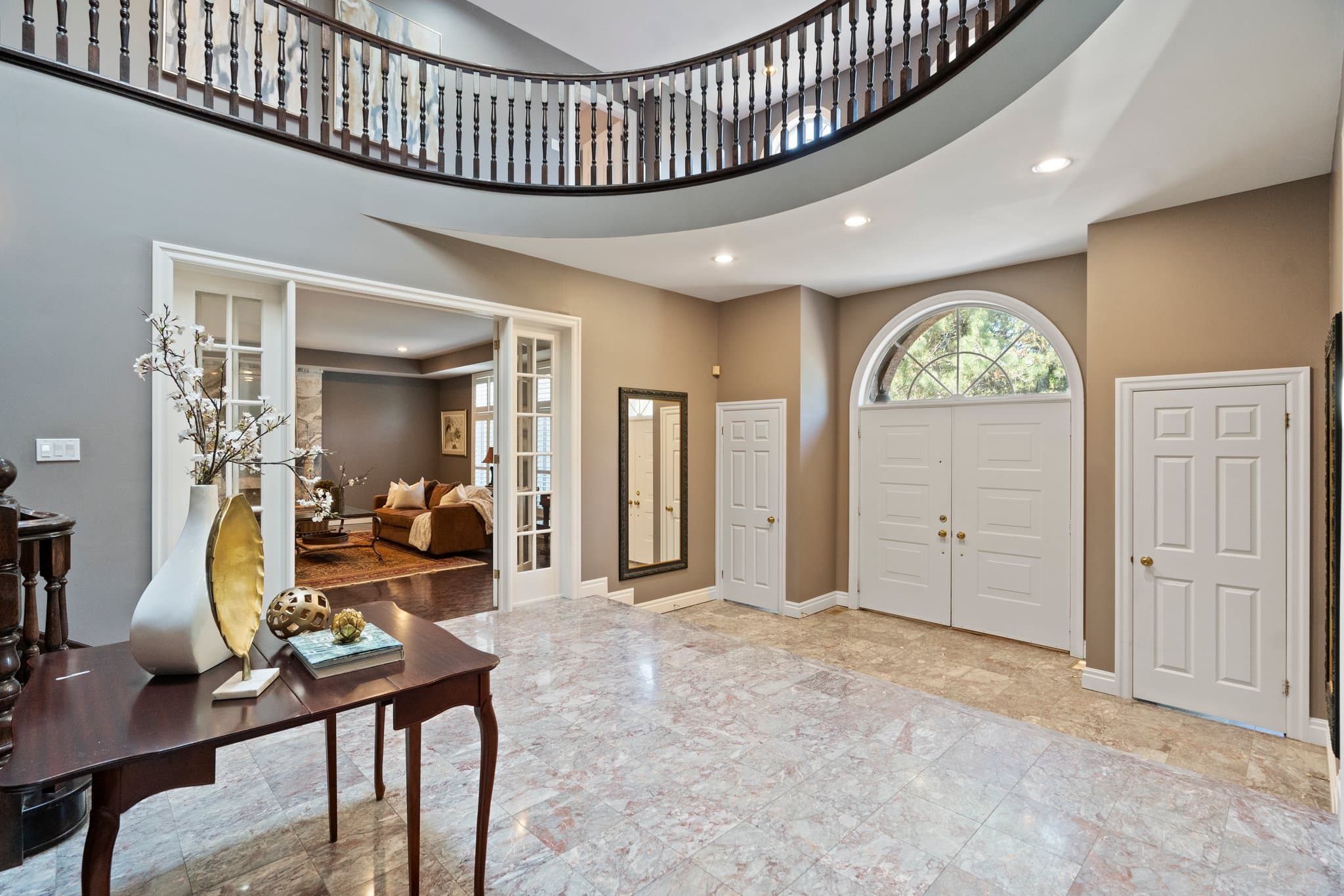 5 Sandfield Rd Toronto, ON M3B 2B6