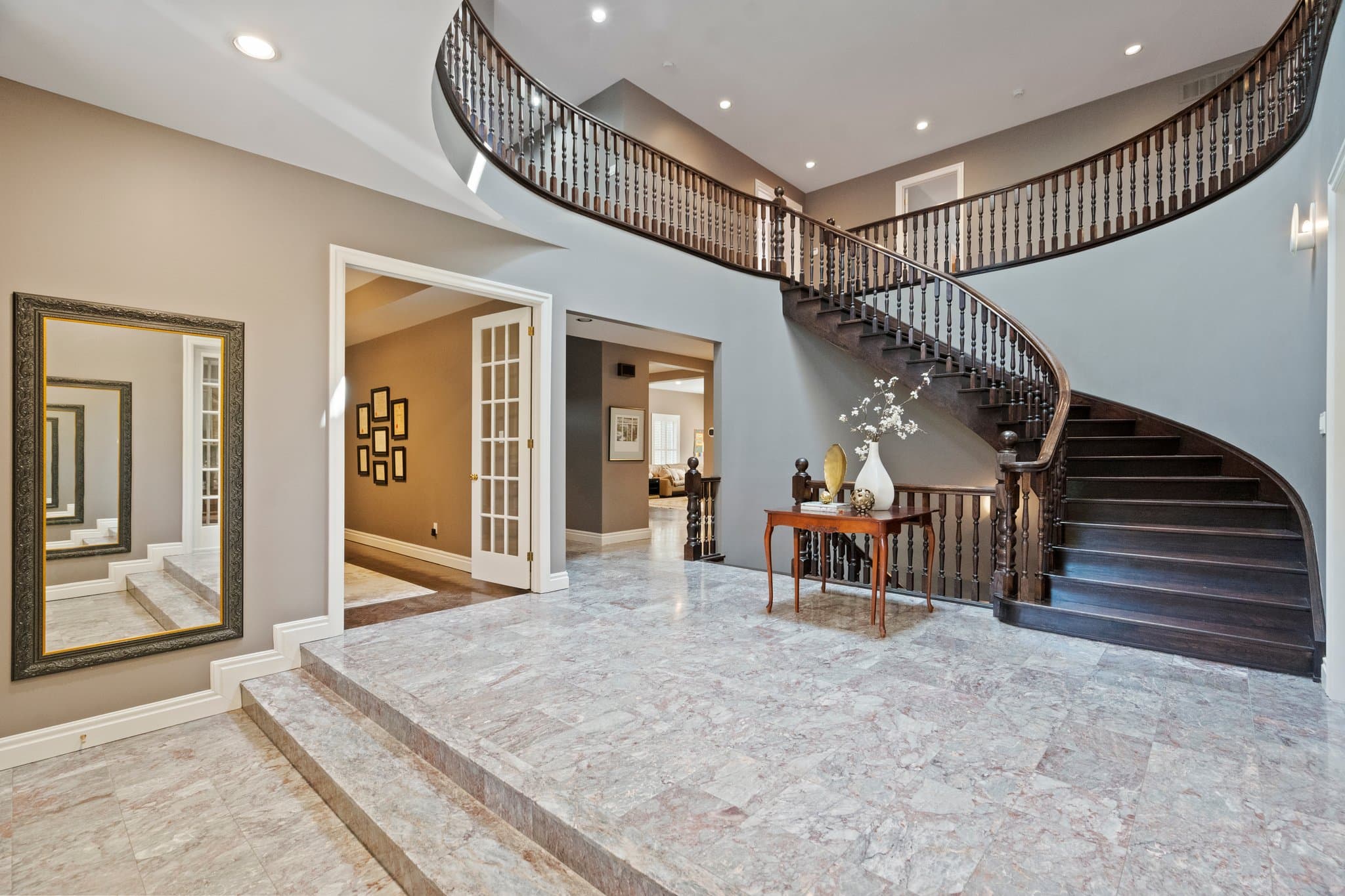 5 Sandfield Rd Toronto, ON M3B 2B6