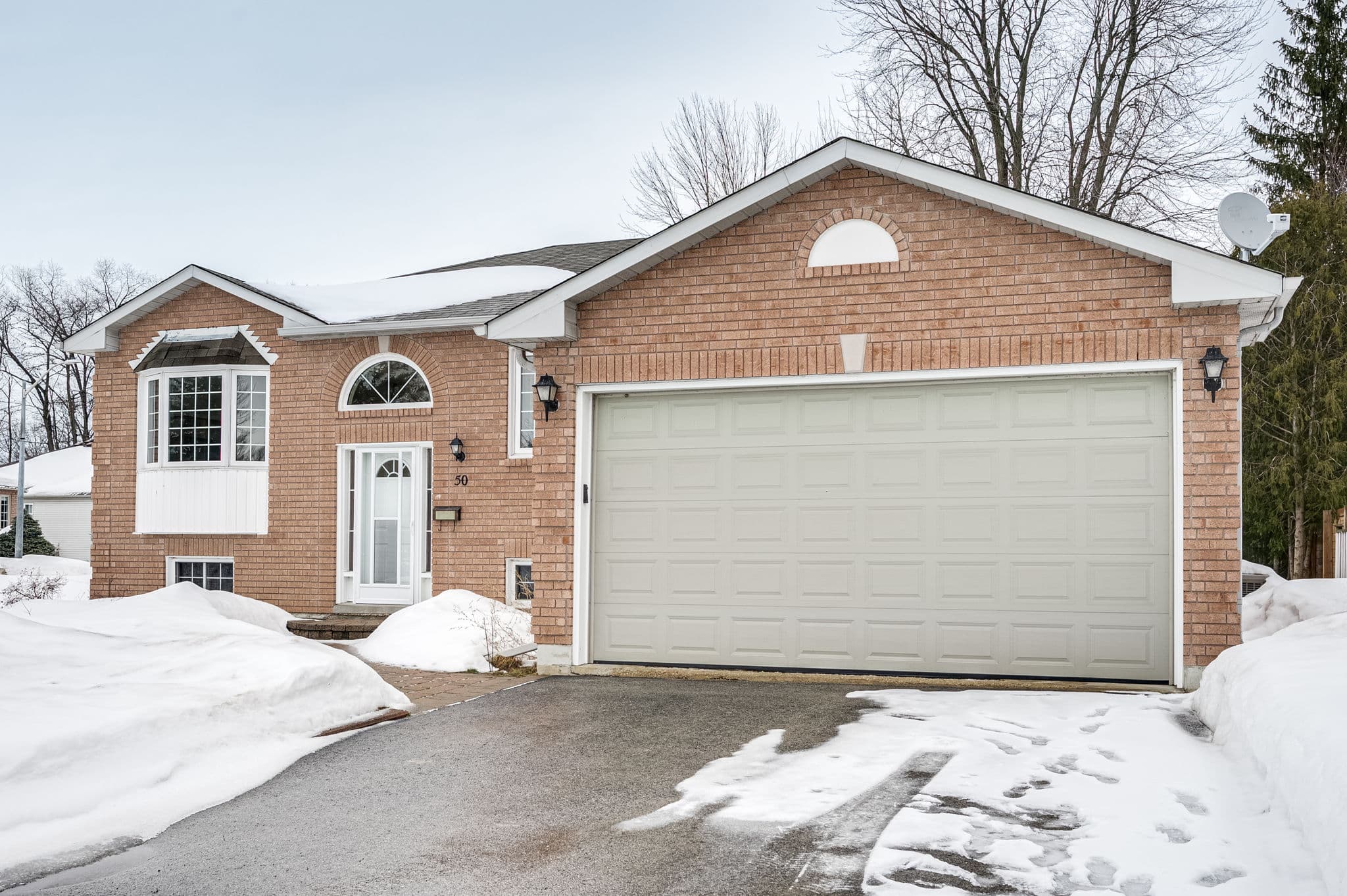 50 Evergreen Crescent Wasaga Beach, ON L9Z 1B7