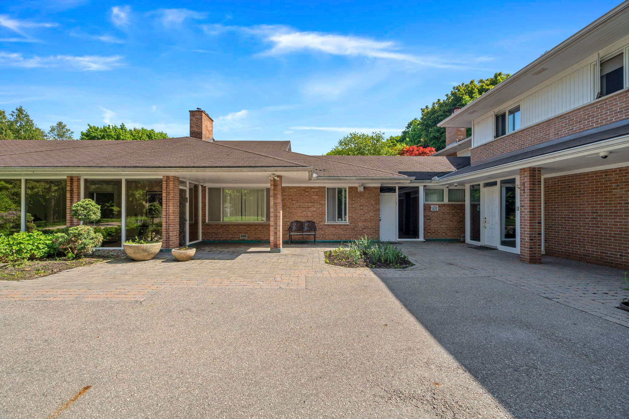 50 Park Ln Cir Toronto, ON M3C 2N2