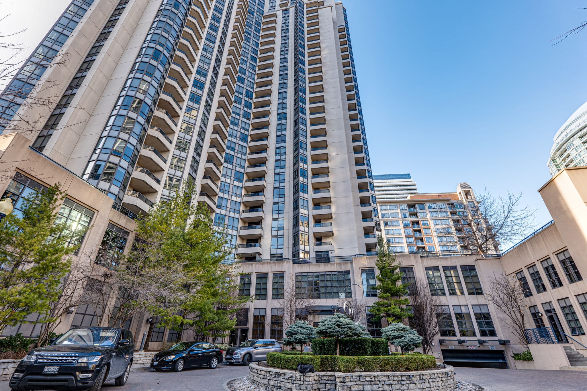 500 Doris ave Unit 819 North York, ON M2N0C1