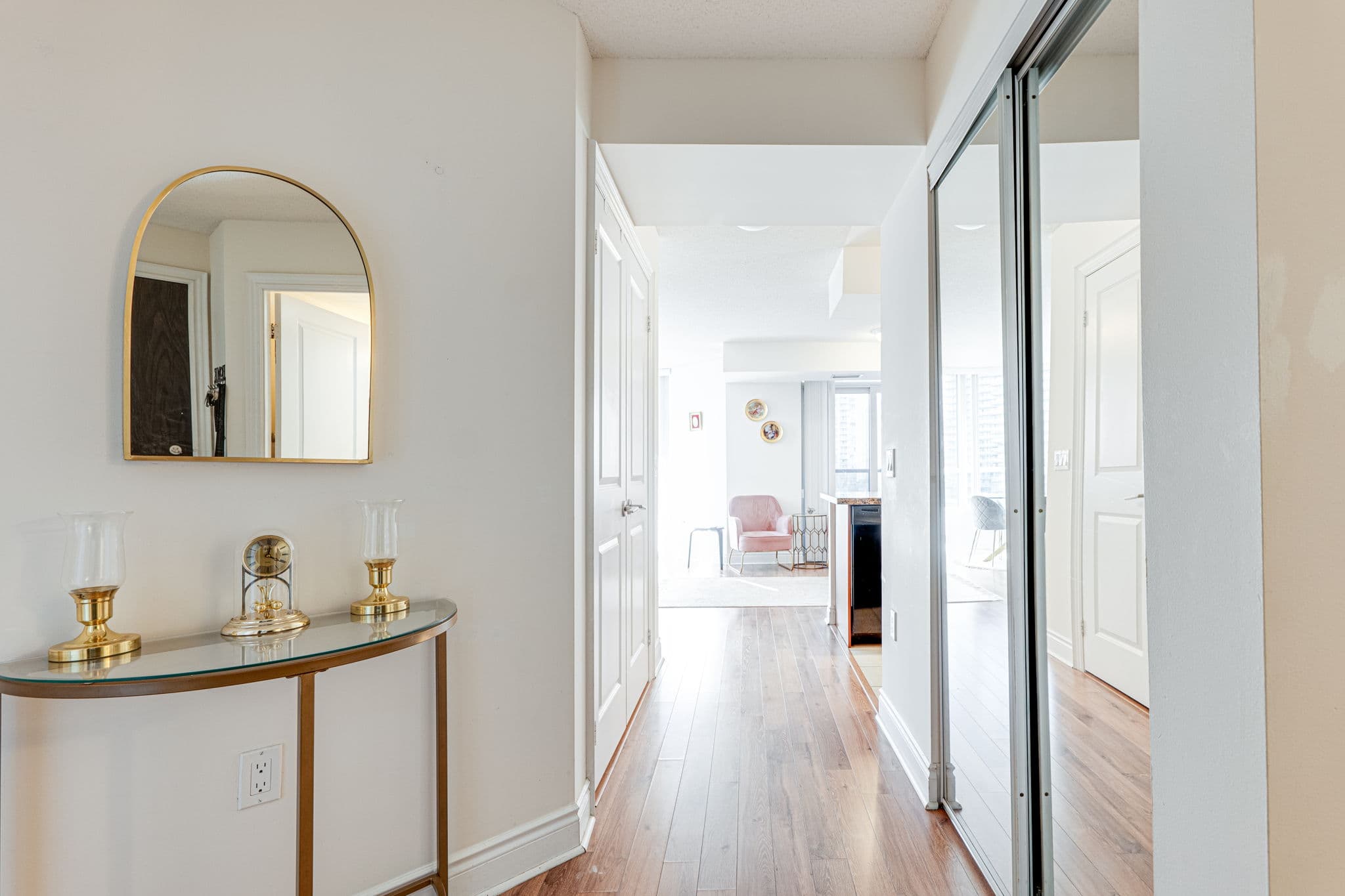 500 Doris ave Unit 819 North York, ON M2N0C1