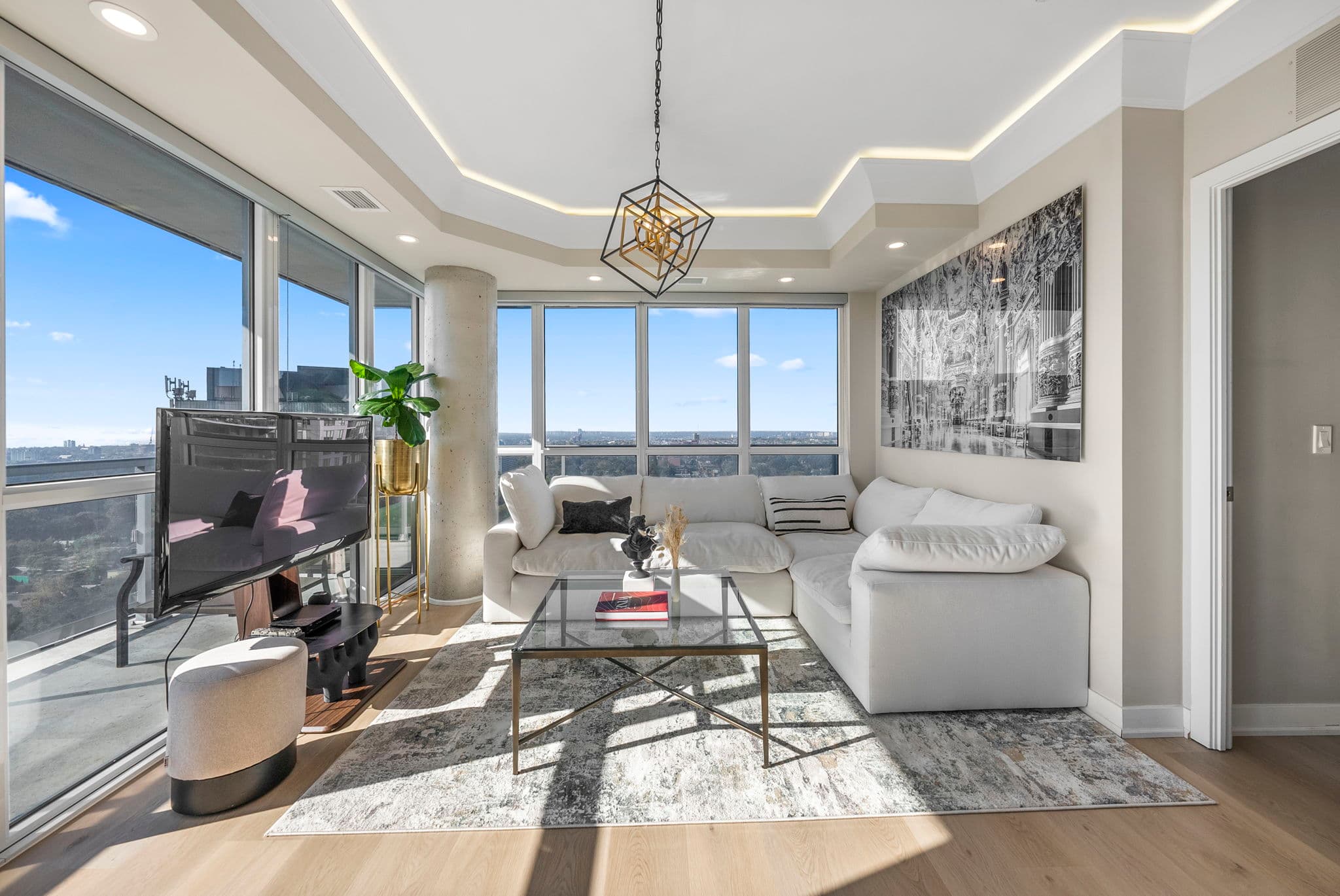 501 St Clair Ave W Unit 1907 Toronto, ON M5P 0A2