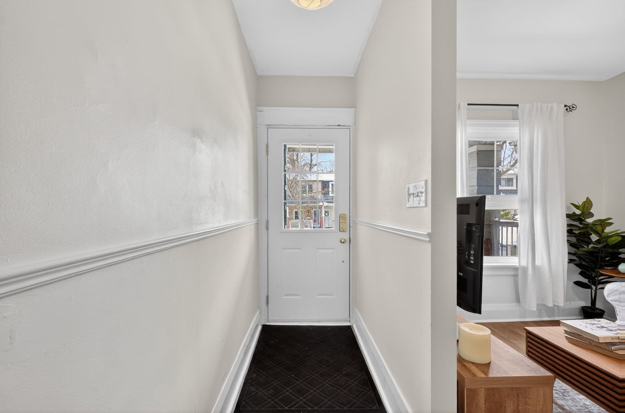 51 Bastedo Ave Toronto, ON M4C 3M8
