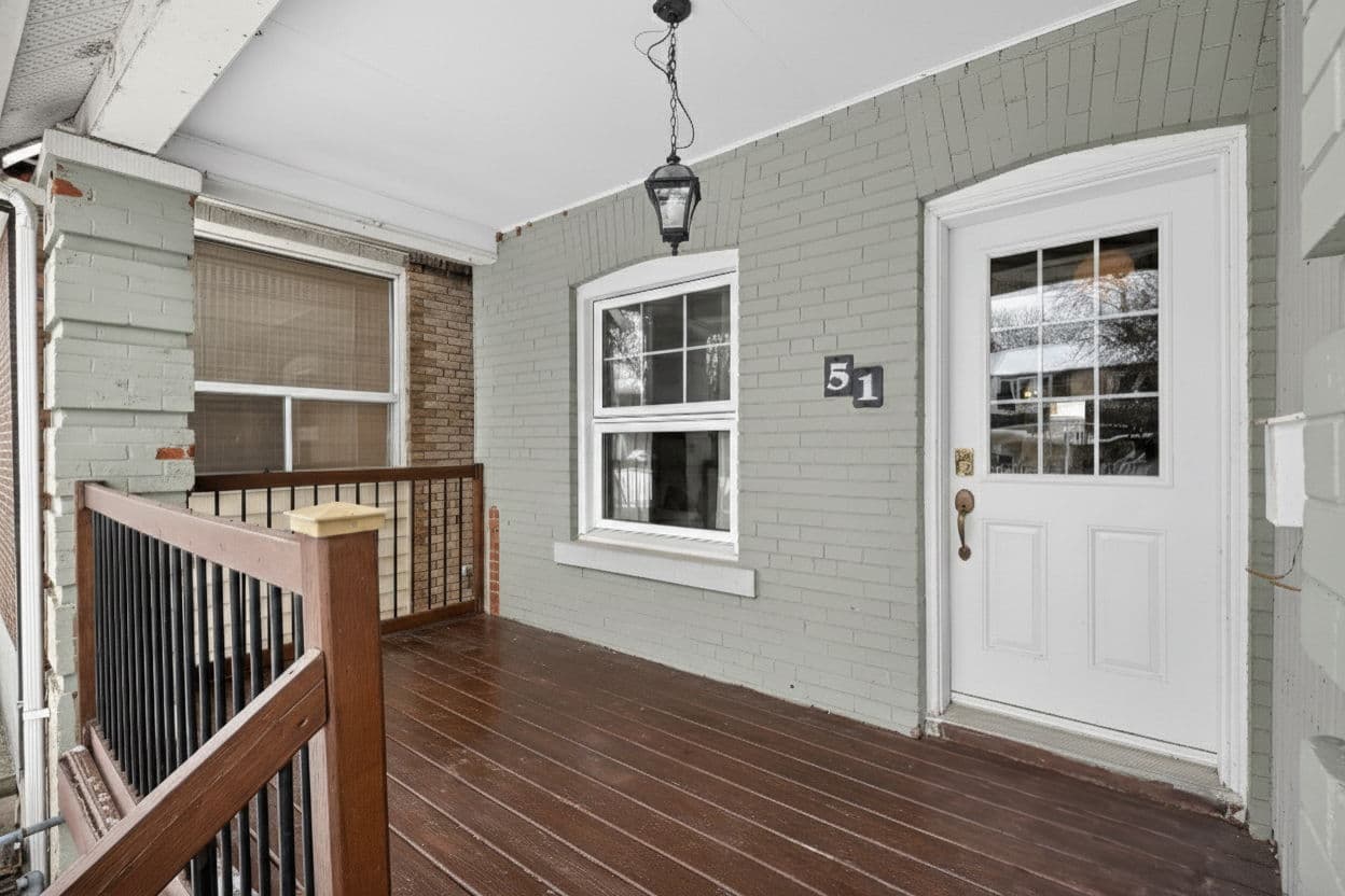 51 Bastedo Ave Toronto, ON M4C 3M8