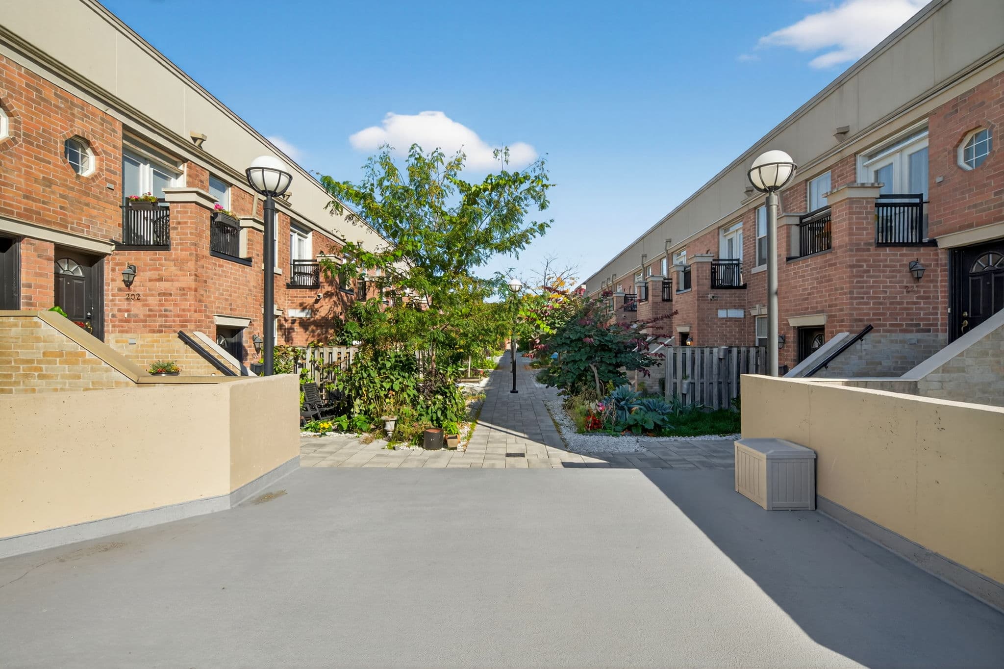 55 Halton St unit 103 Toronto, ON M6J 1R5