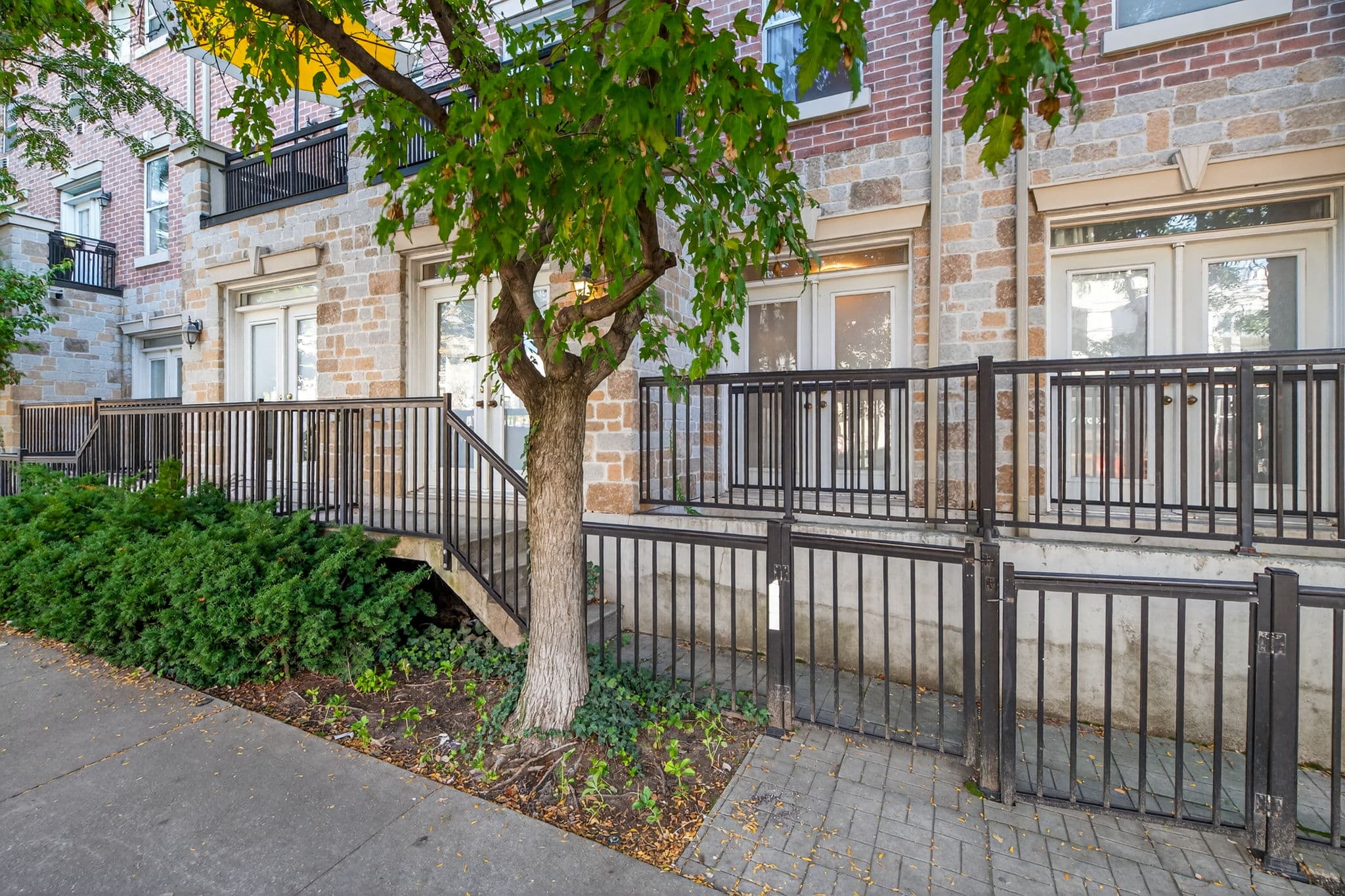 55 Halton St unit 103 Toronto, ON M6J 1R5