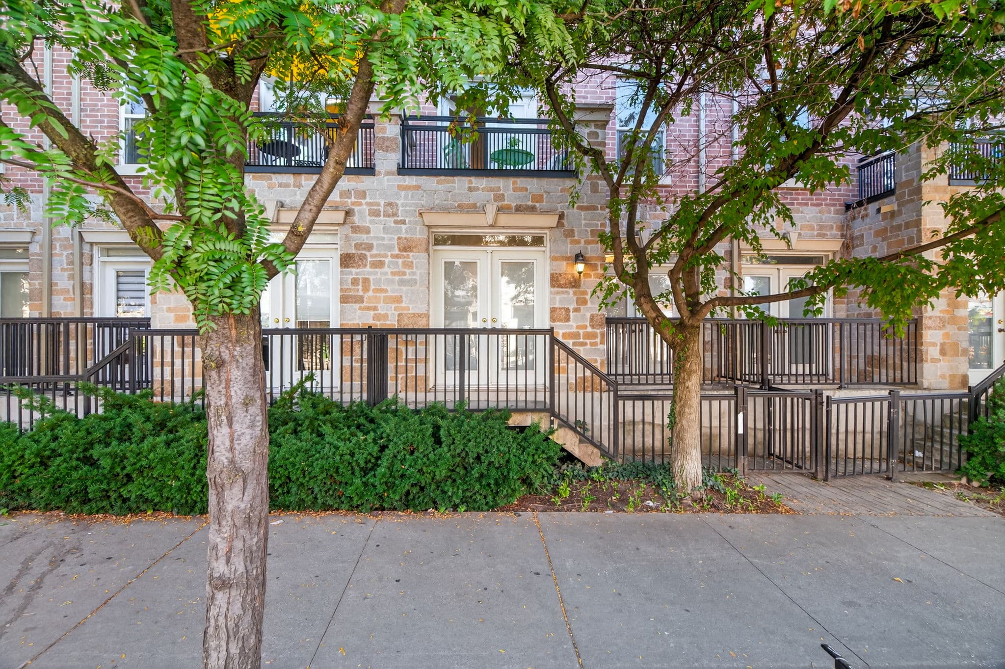 55 Halton St unit 103 Toronto, ON M6J 1R5