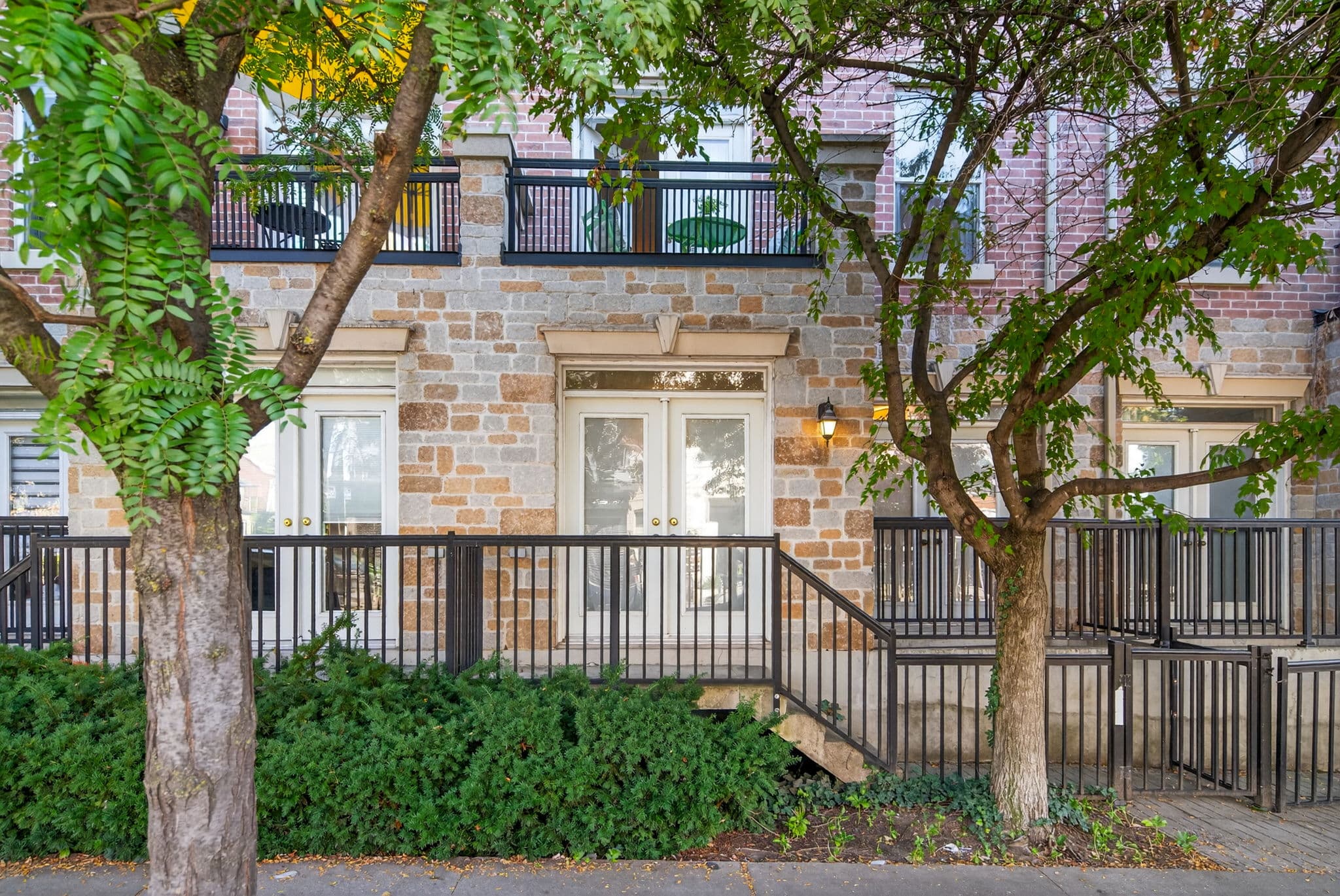 55 Halton St unit 103 Toronto, ON M6J 1R5