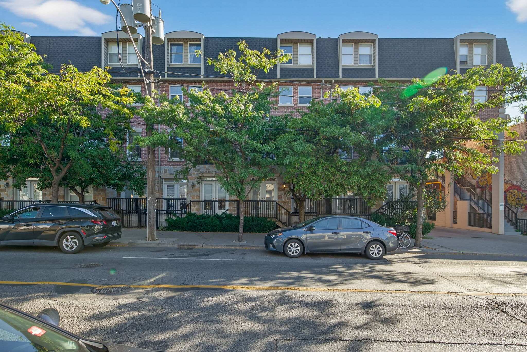 55 Halton St unit 103 Toronto, ON M6J 1R5