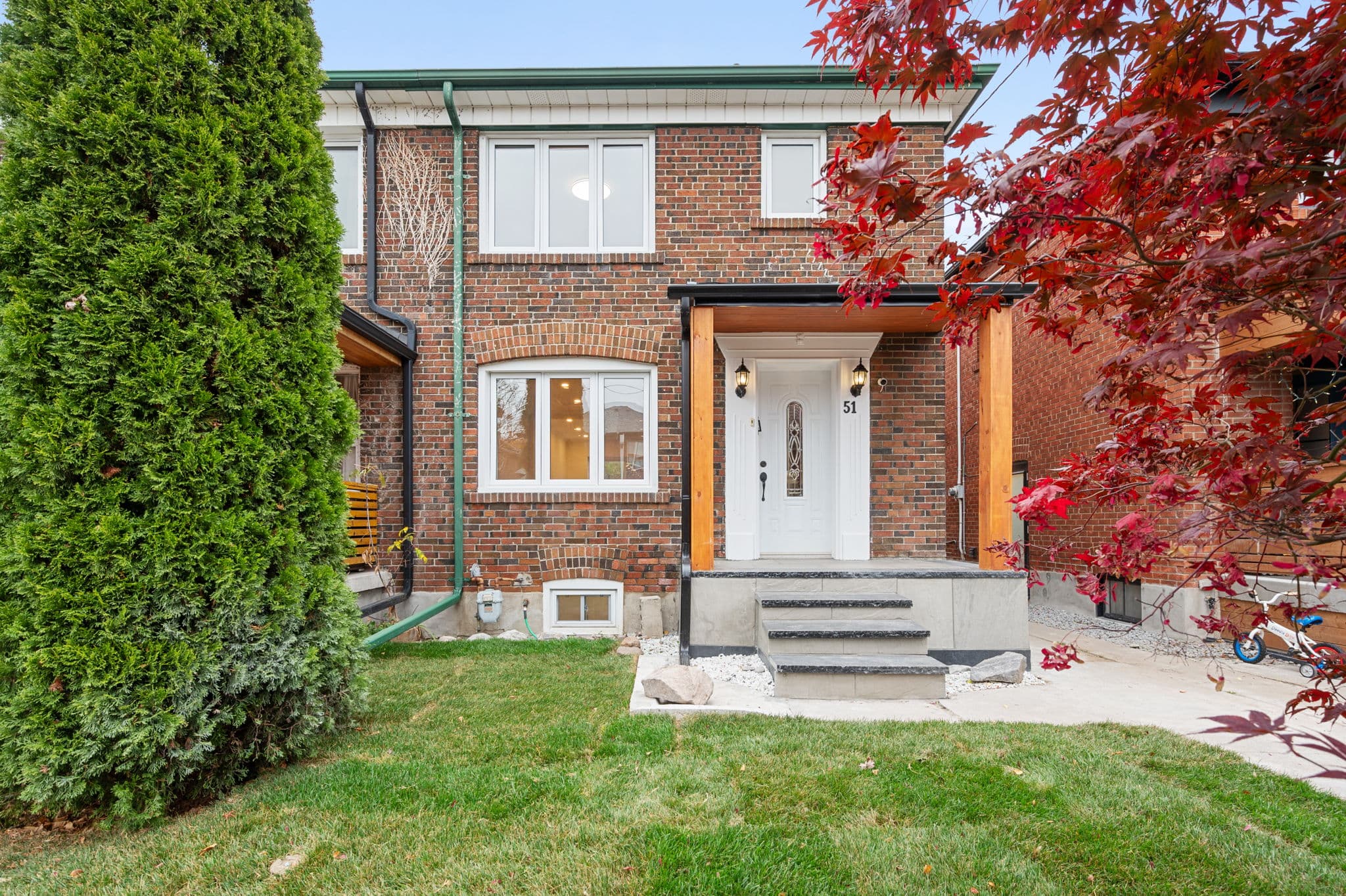51 Hertle Ave Toronto, ON M4L 2T3