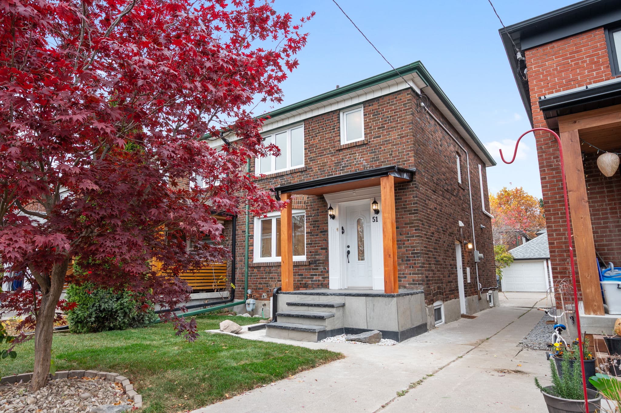 51 Hertle Ave Toronto, ON M4L 2T3