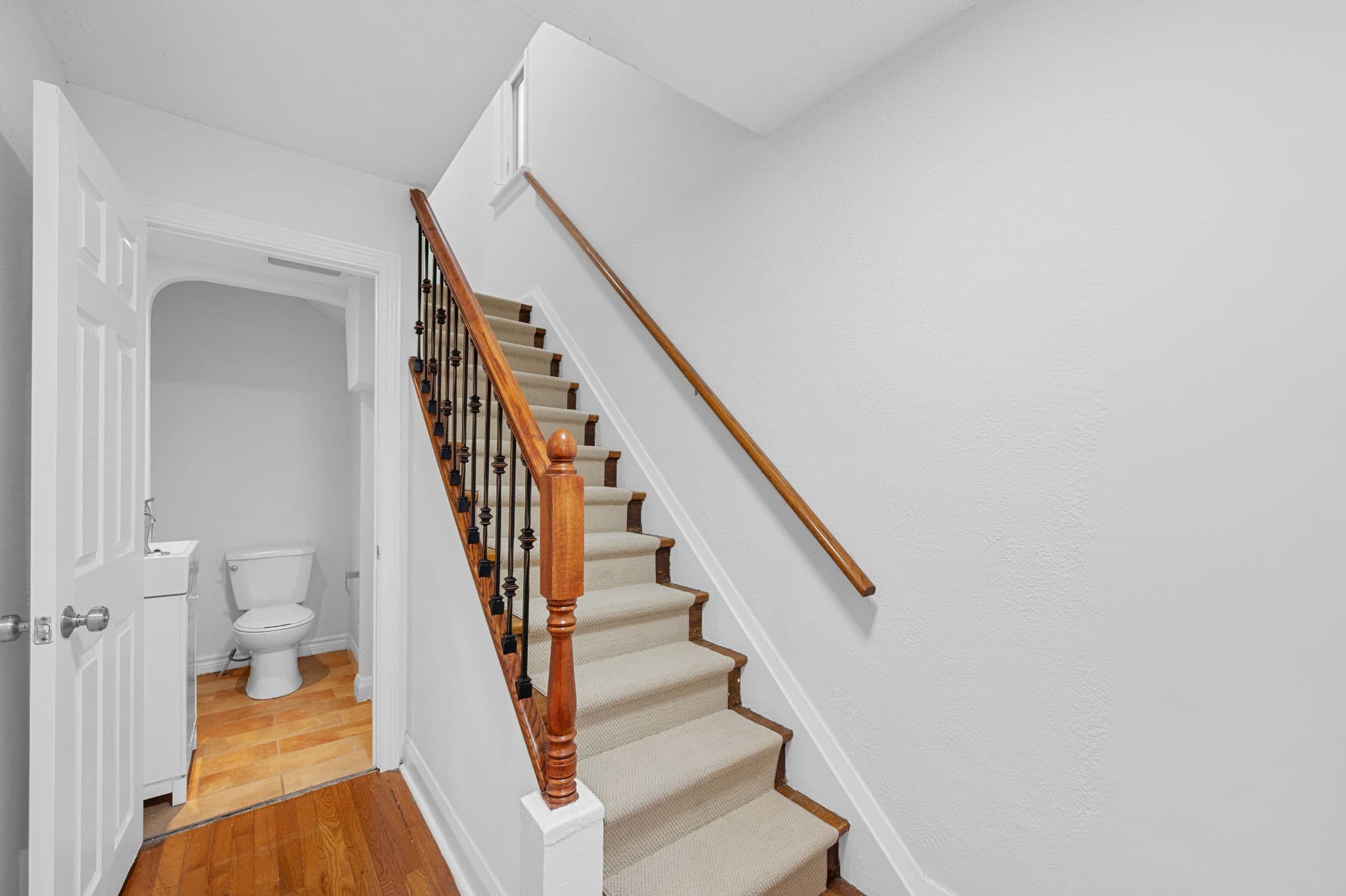 51 Hertle Ave Toronto, ON M4L 2T3