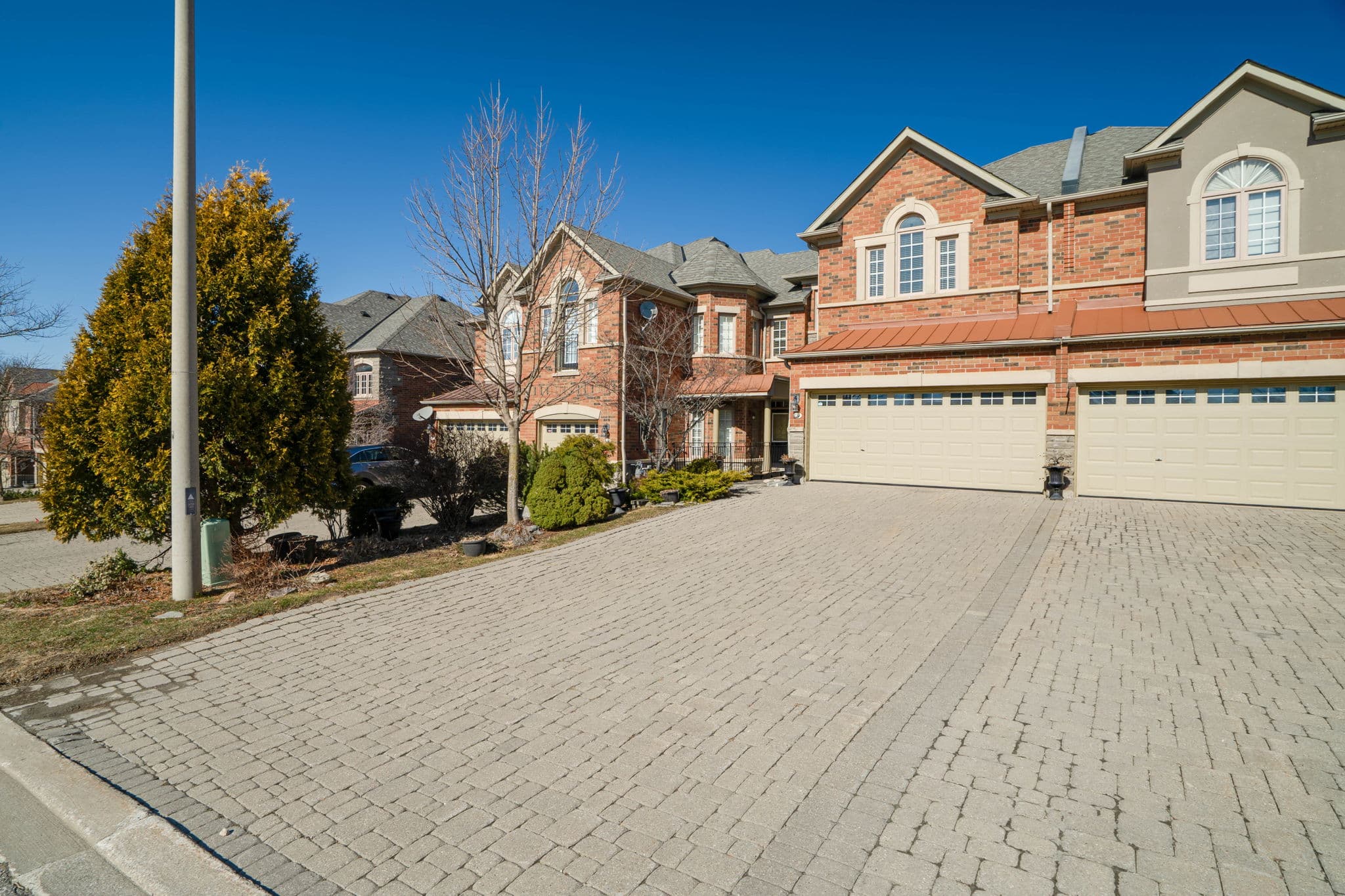 51 Westbury Ct Richmond Hill, ON L4S 2L2
