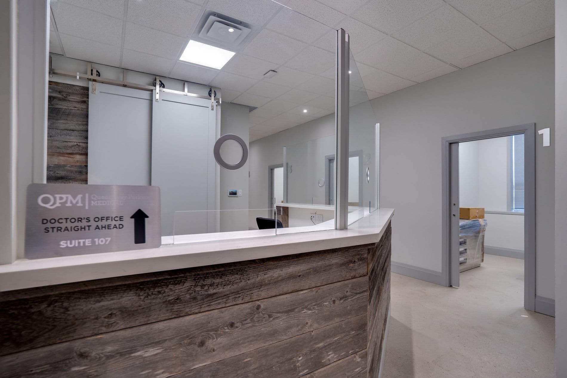523 The Queensway Toronto, ON M8Y 1J6