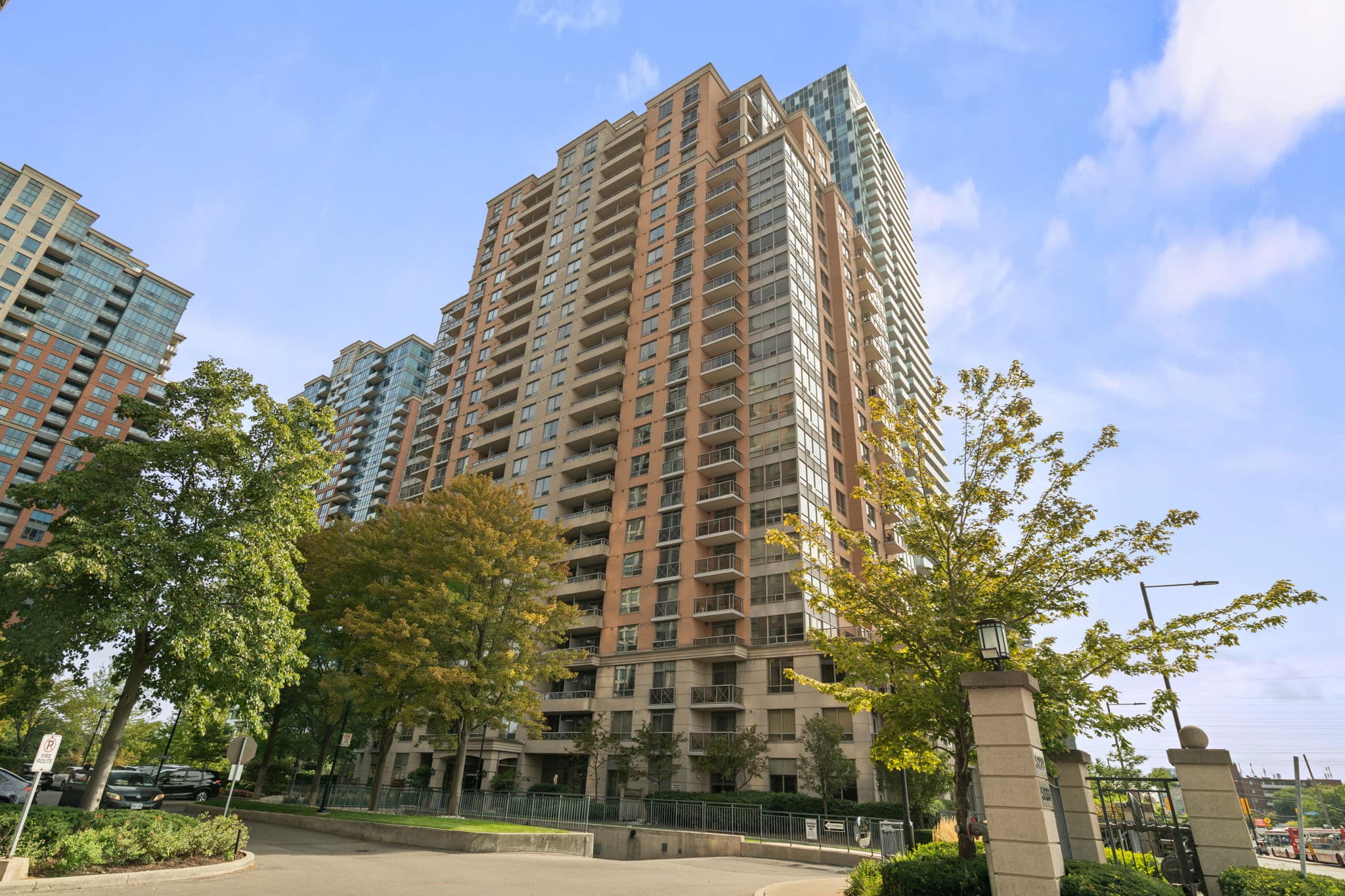 5233 Dundas St W Unit 1816 Toronto, ON M9B 6M1