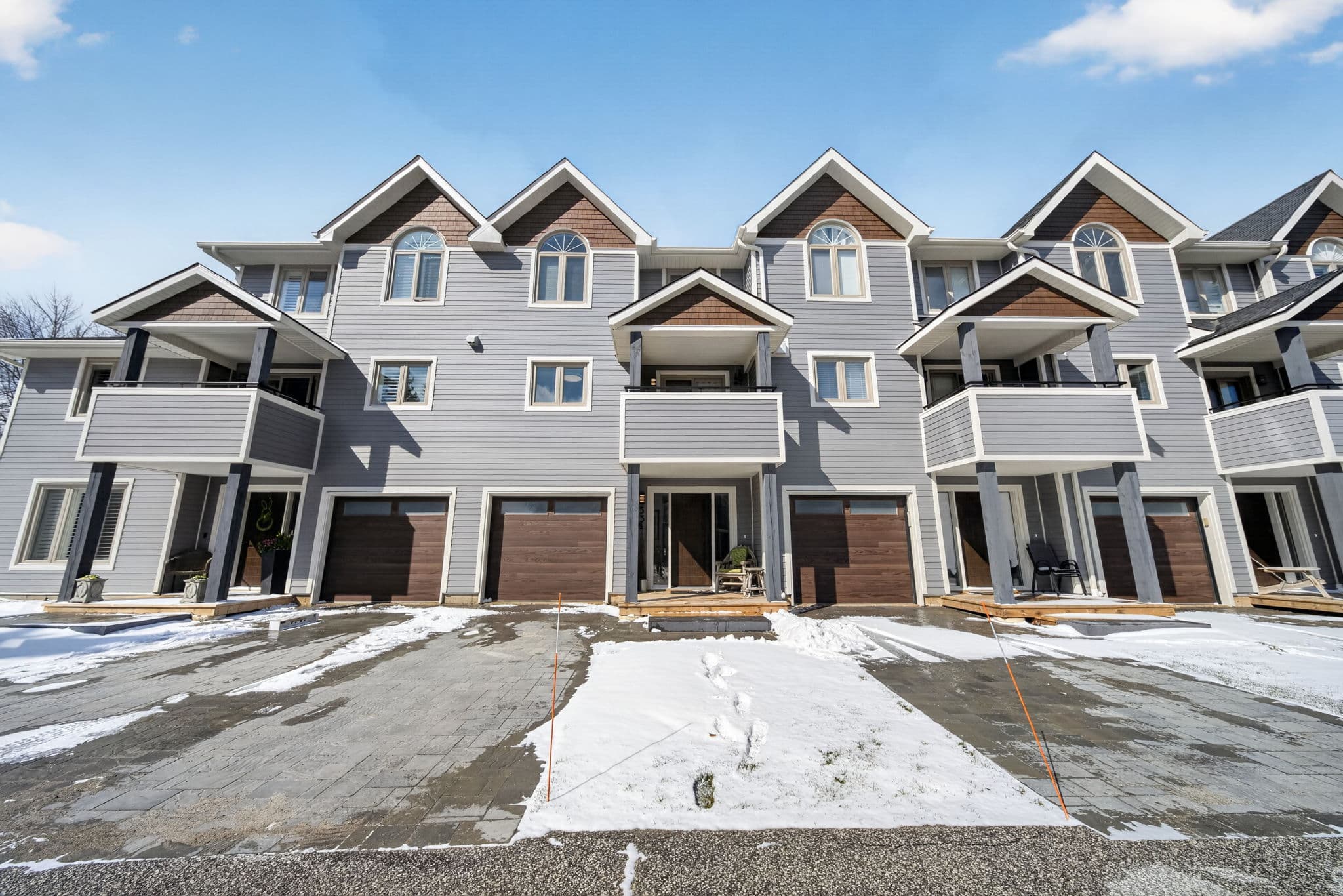 53 Lighthouse Ln W Collingwood, ON L9Y 5C8