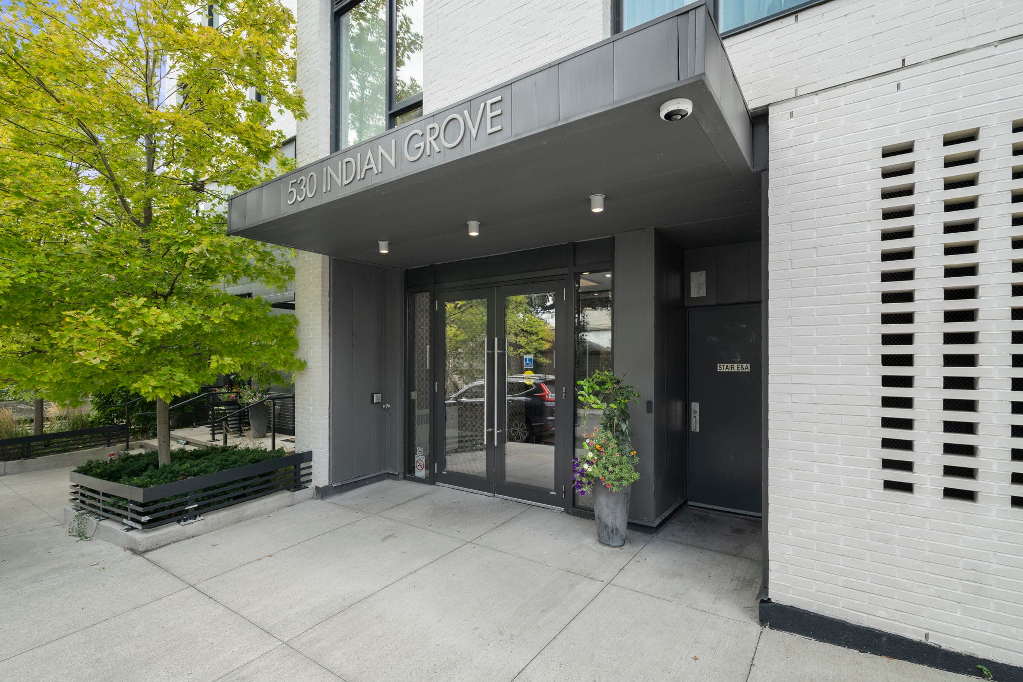 530 Indian Grove Toronto, ON M6P 0B3