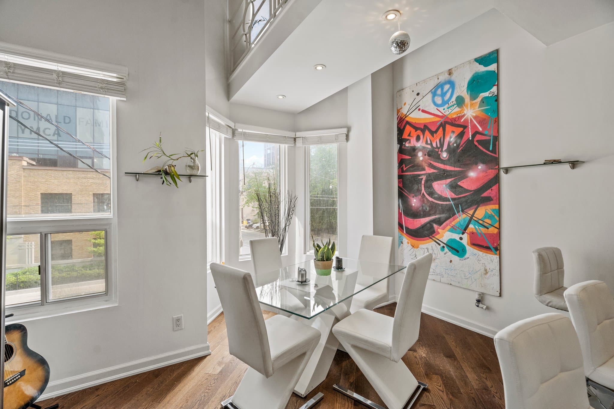 530 Richmond St W Toronto, ON M5V 1Y4