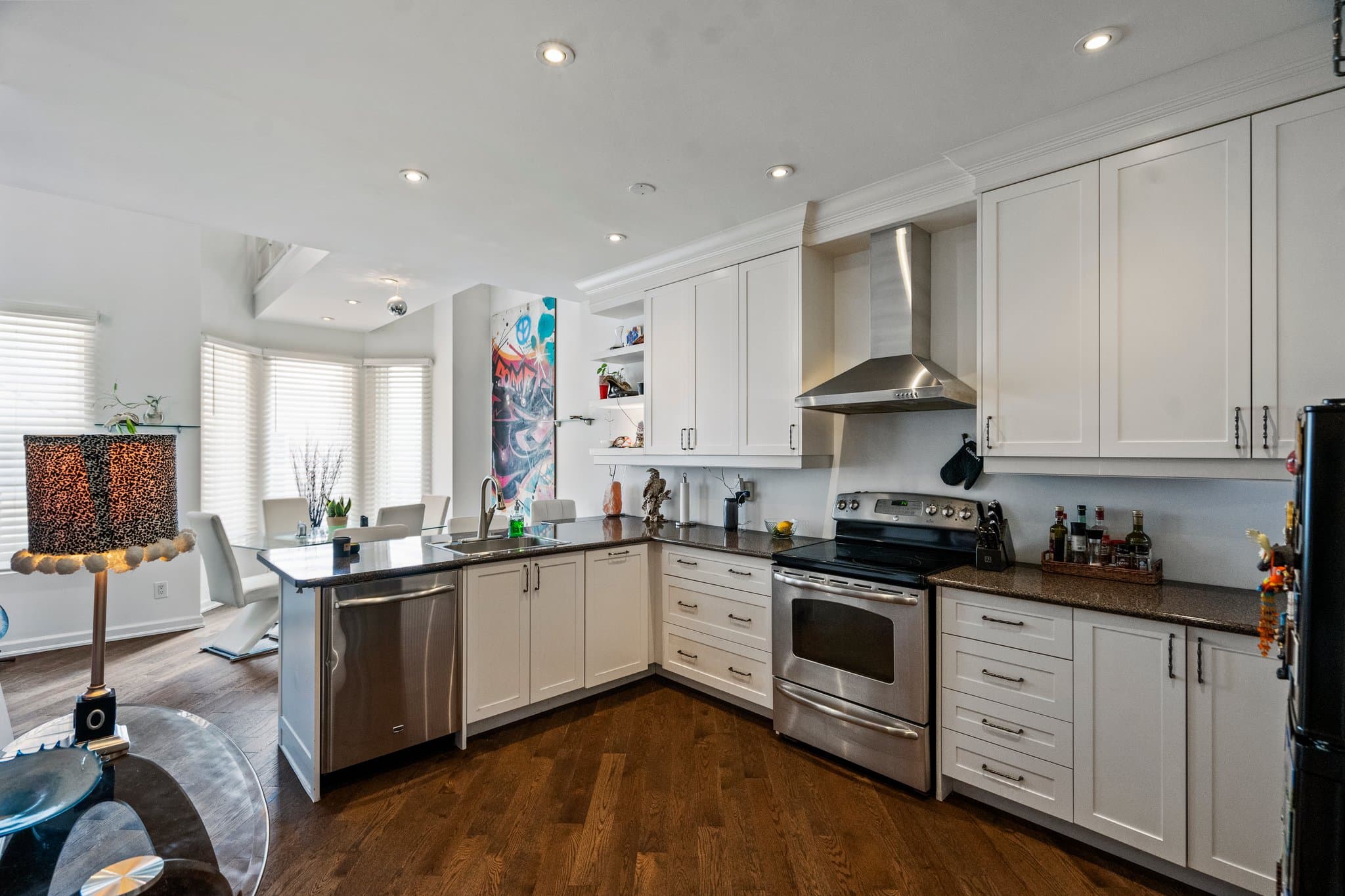 530 Richmond St W Toronto, ON M5V 1Y4
