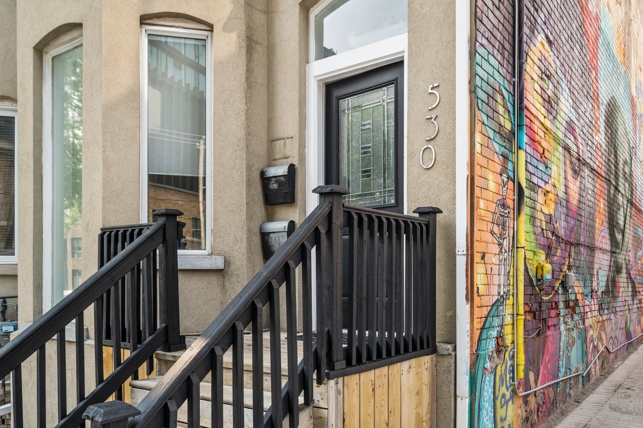 530 Richmond St W Toronto, ON M5V 1Y4