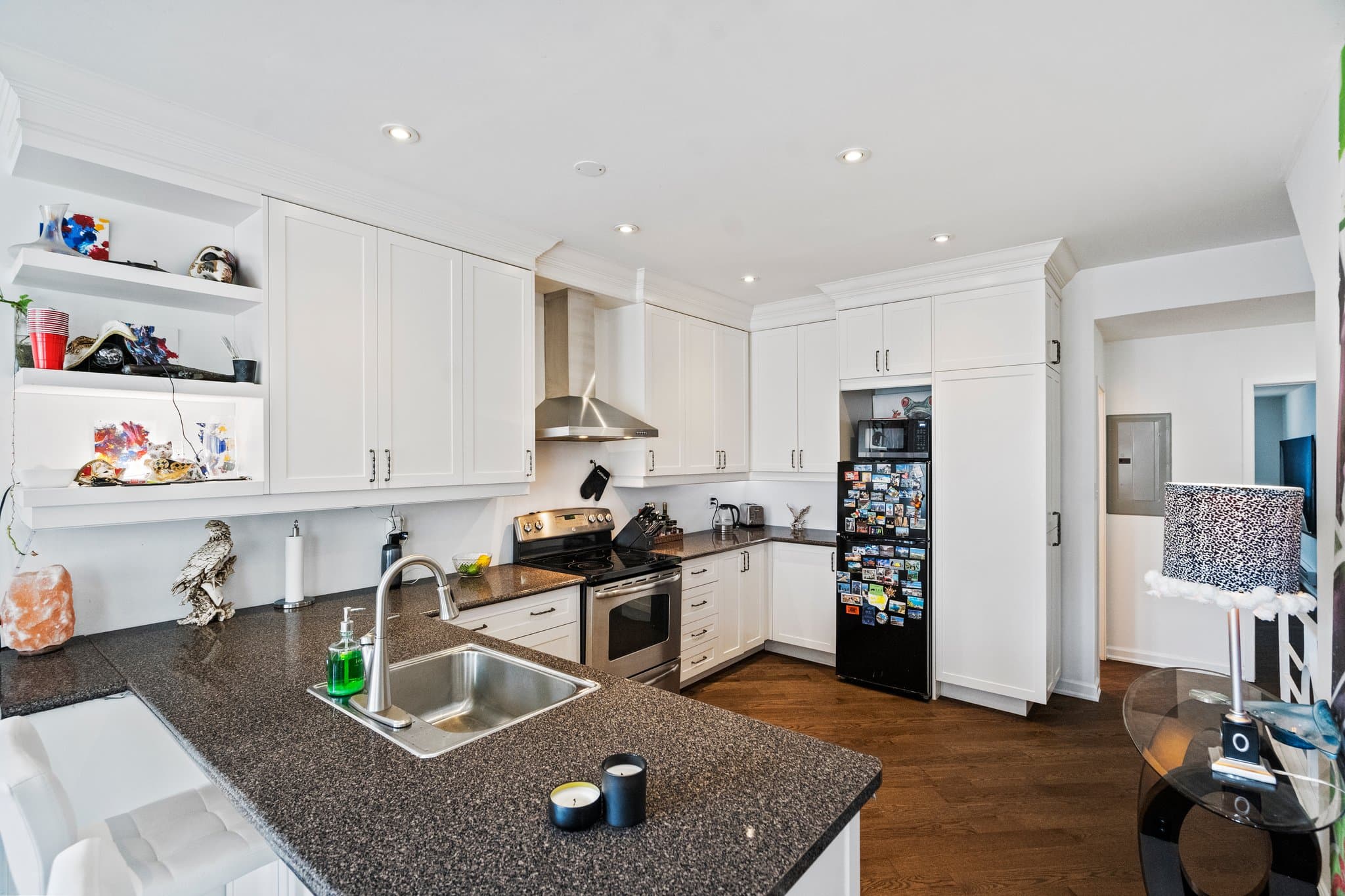 530 Richmond St W Toronto, ON M5V 1Y4