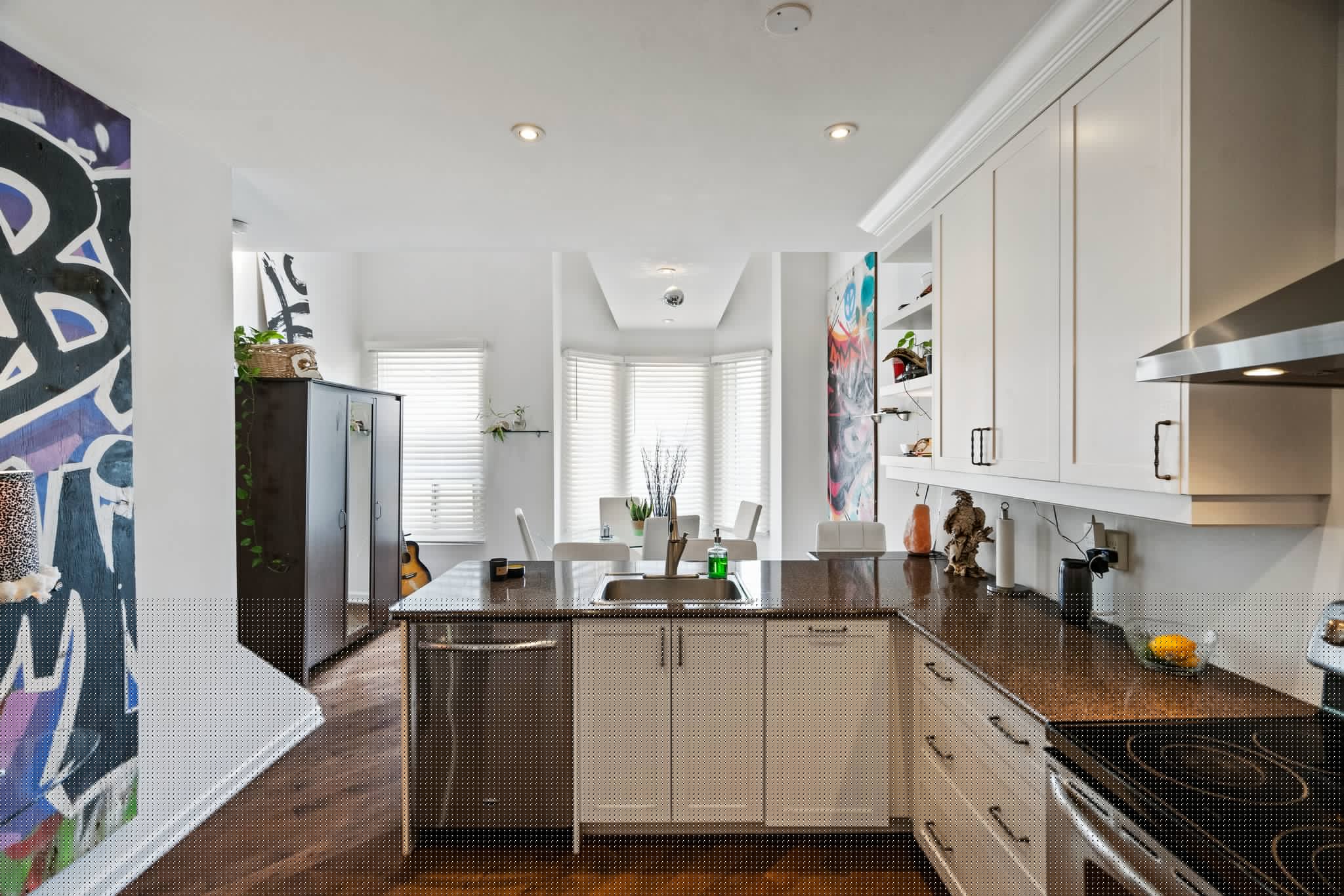 530 Richmond St W Toronto, ON M5V 1Y4