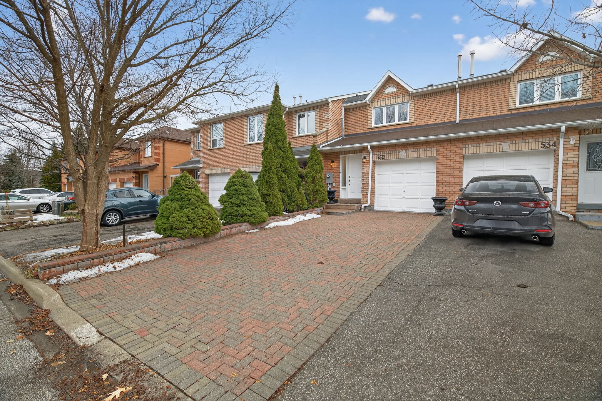 532 Steddick Ct Mississauga, ON L5R 3T1